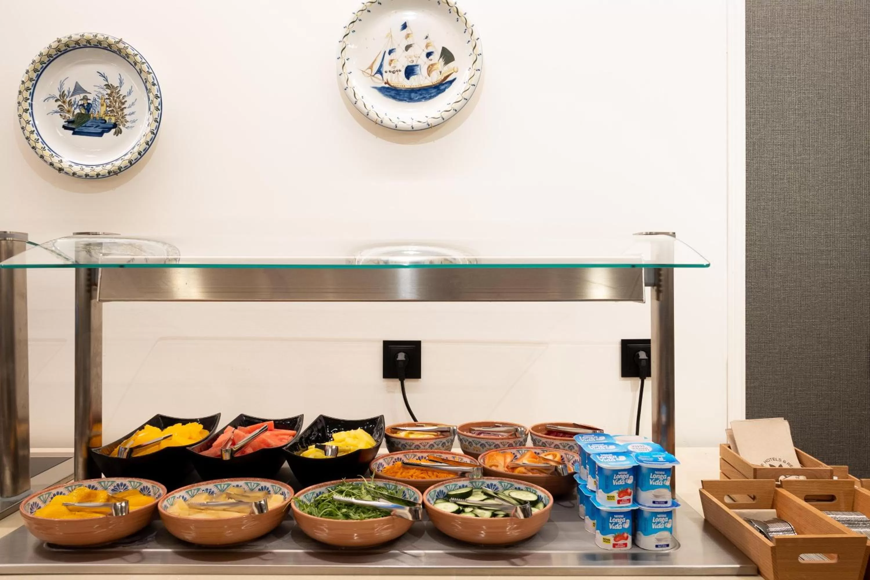 Restaurant/places to eat in AP Dona Aninhas