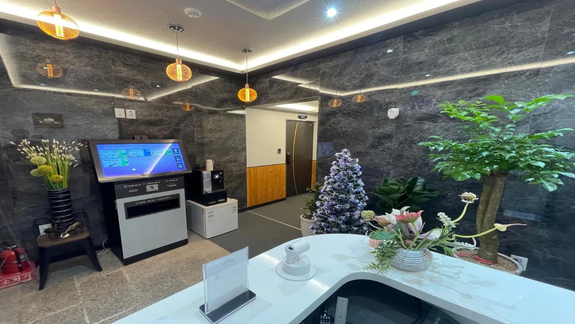 Area and facilities in The Road Hotel