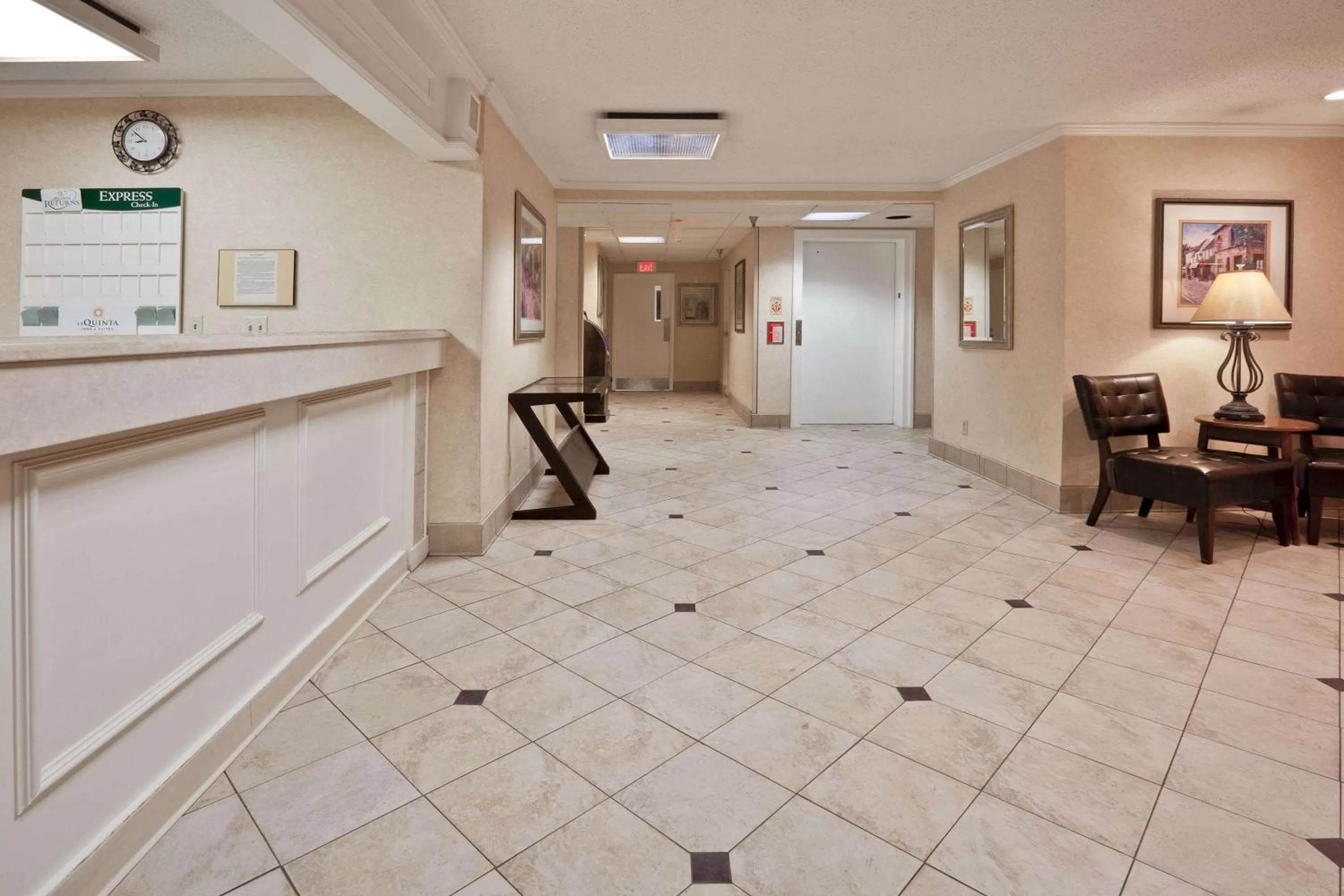 Lobby or reception in La Quinta by Wyndham Tampa Fairgrounds - Casino