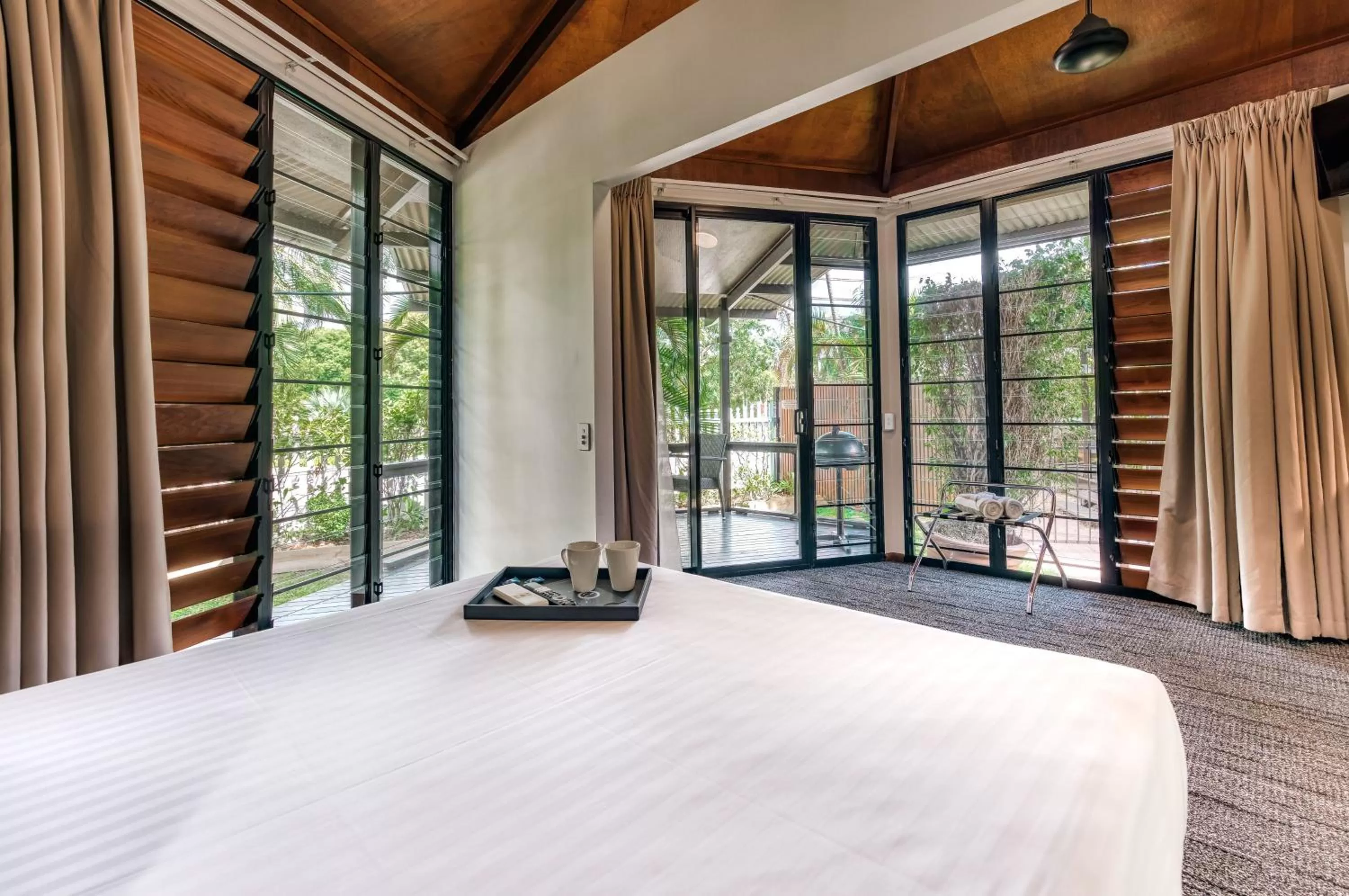 Patio, Bed in Palms City Resort