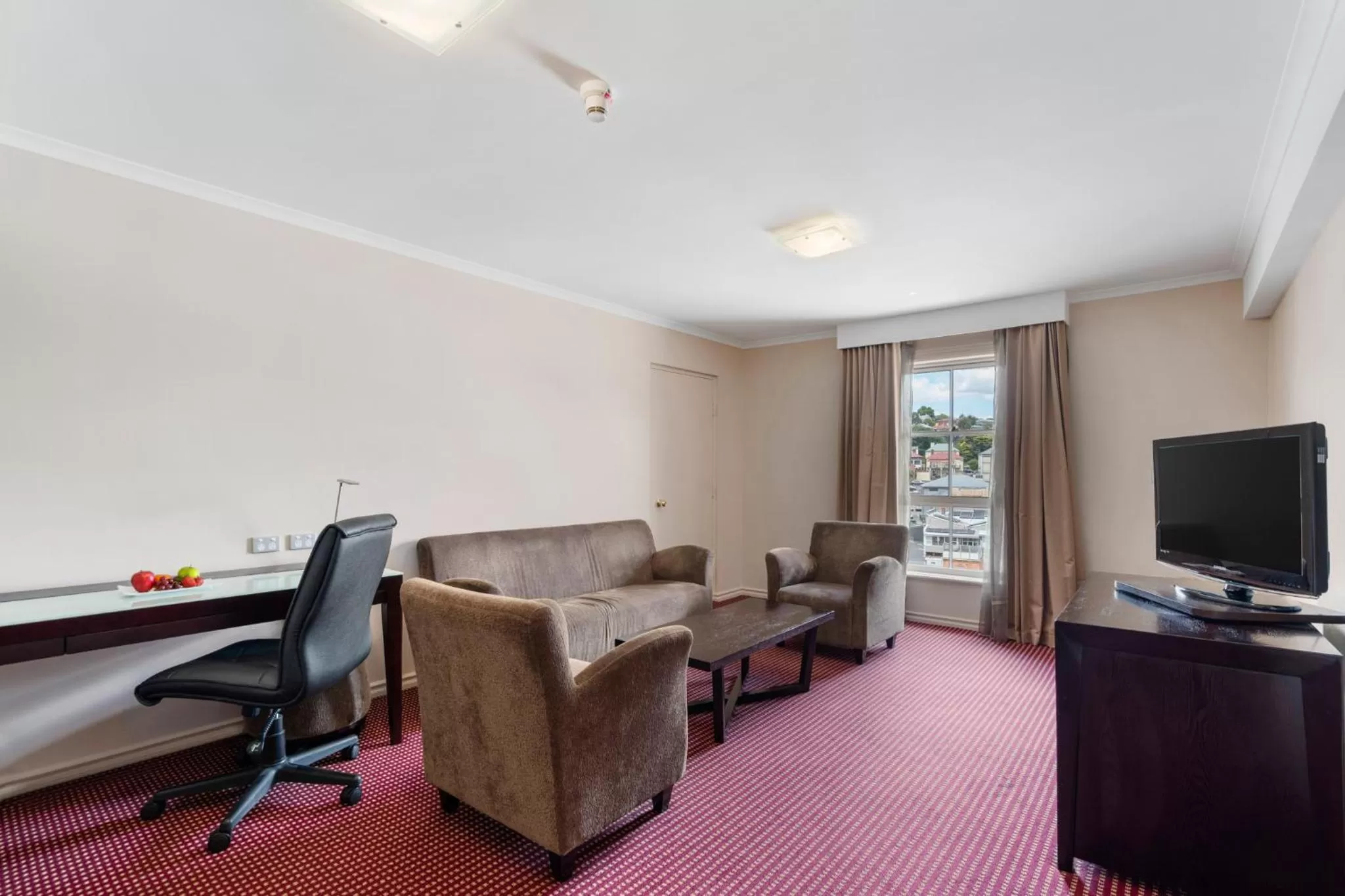 Living room in Hotel Grand Chancellor Launceston