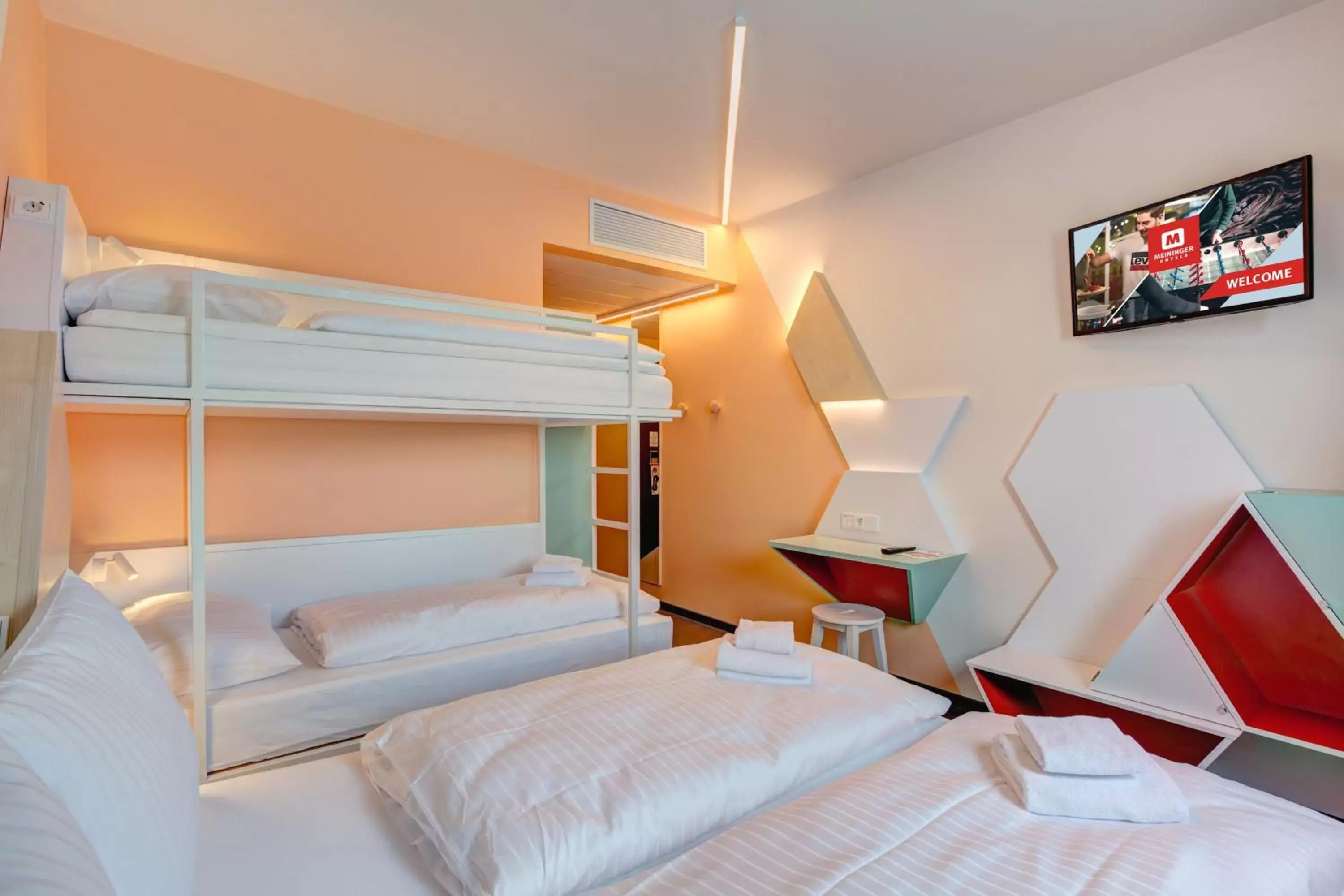 Bed in 4-Bed Female Dormitory Room (Adults Only) in MEININGER Hotel Heidelberg Hauptbahnhof Bed in 4-Bed Female Dormitory Room (Adults Only) in MEININGER Hotel Heidelberg Hauptbahnhof