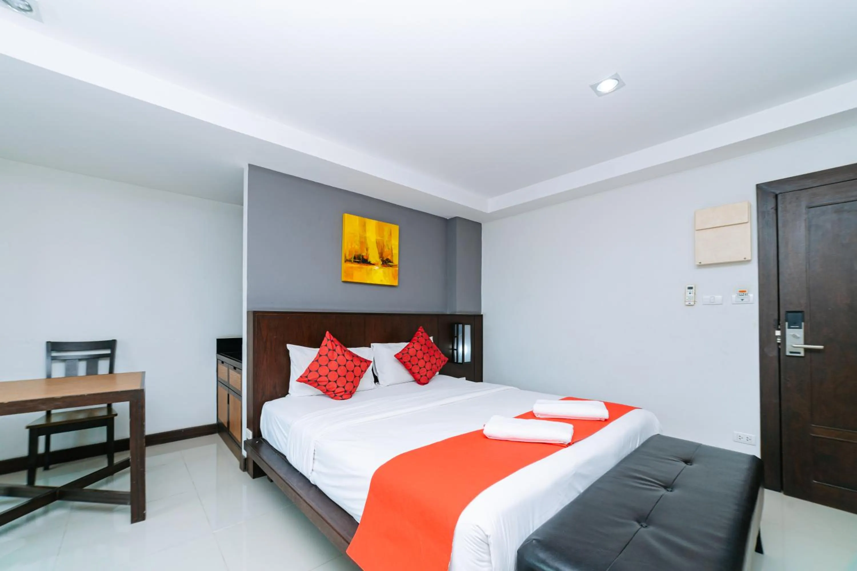 Guests, Bed in Ratana Hotel Sakdidet, PHUKET TOWN