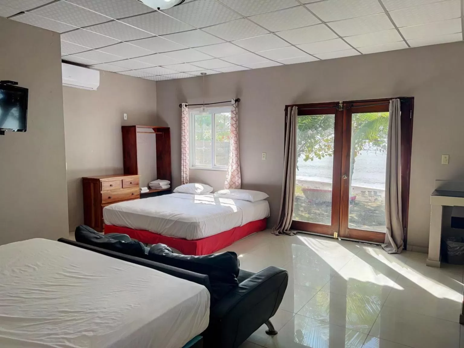 Bed in Big Daddy's Beach Club & Hotel