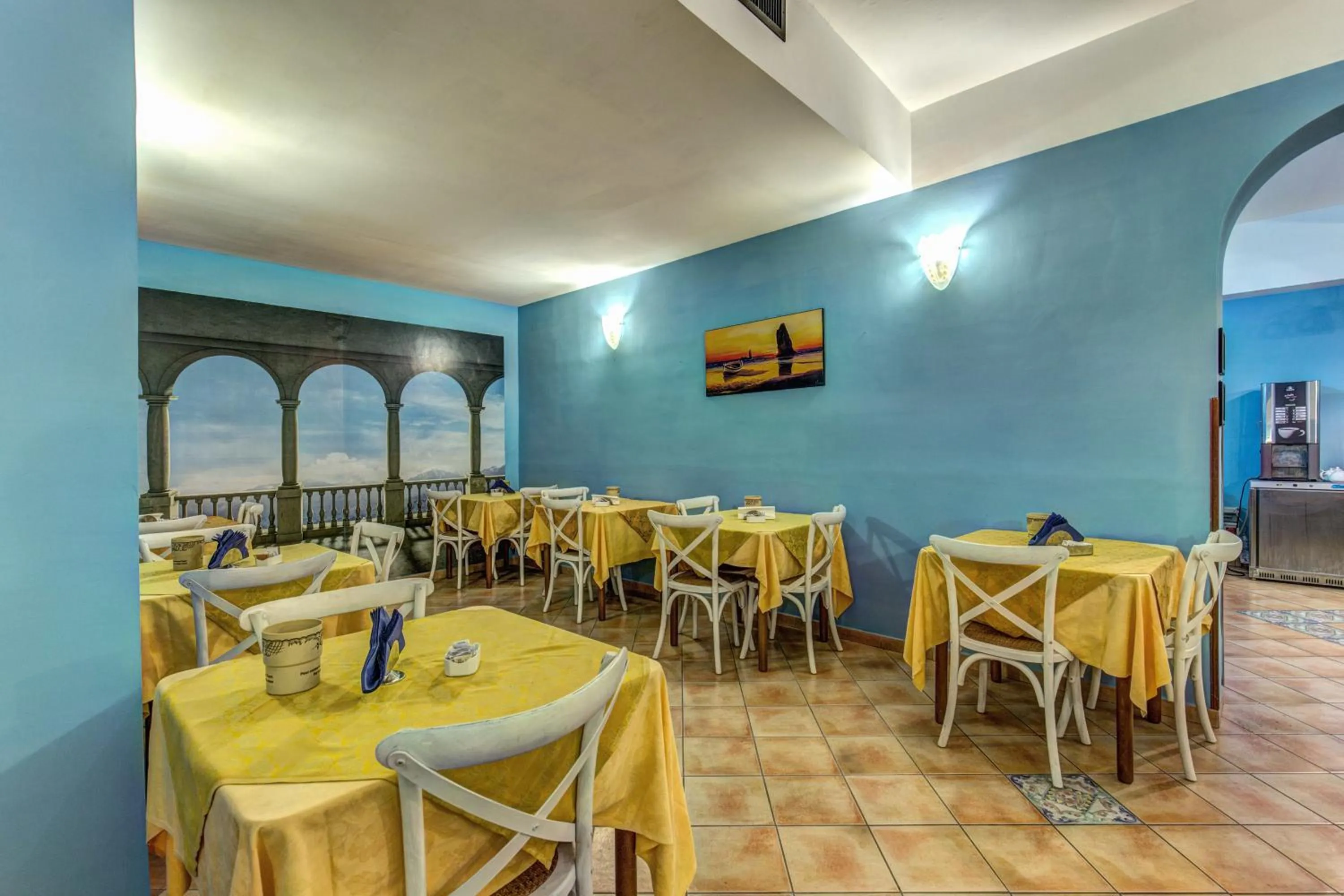 Restaurant/places to eat in Hotel Nice