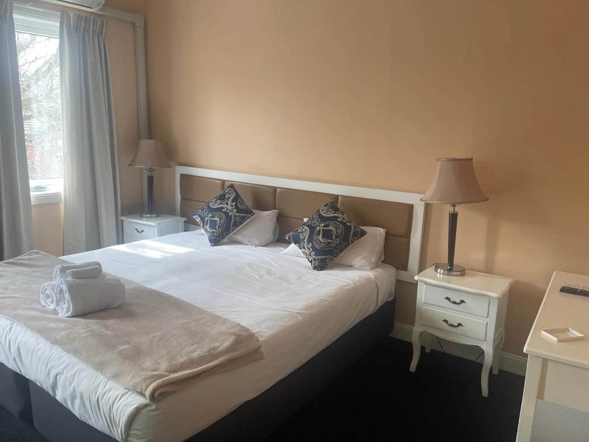 Bed in Lily Sands Inn