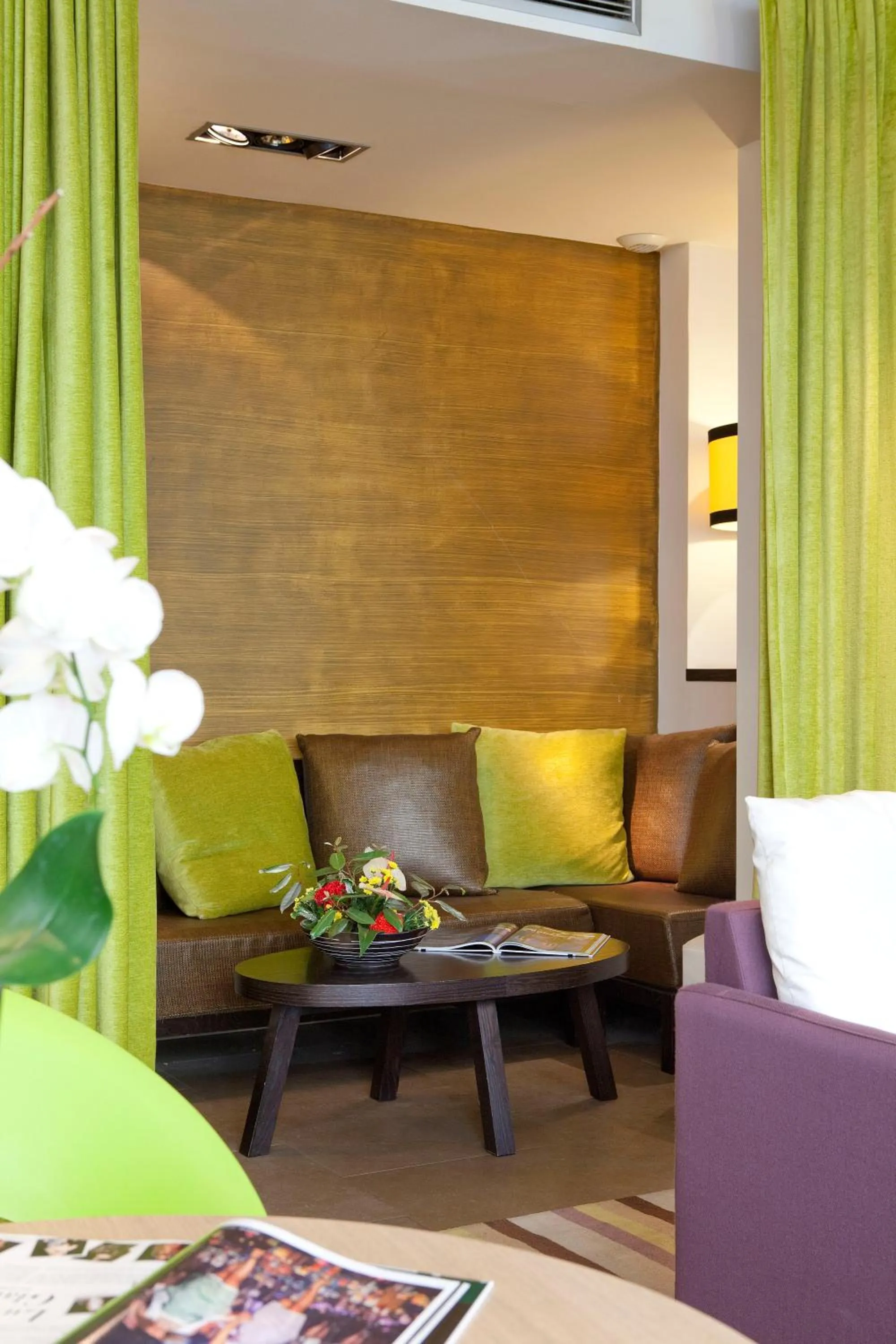 Lounge or bar in Hotel Duret Paris Champs Elysées