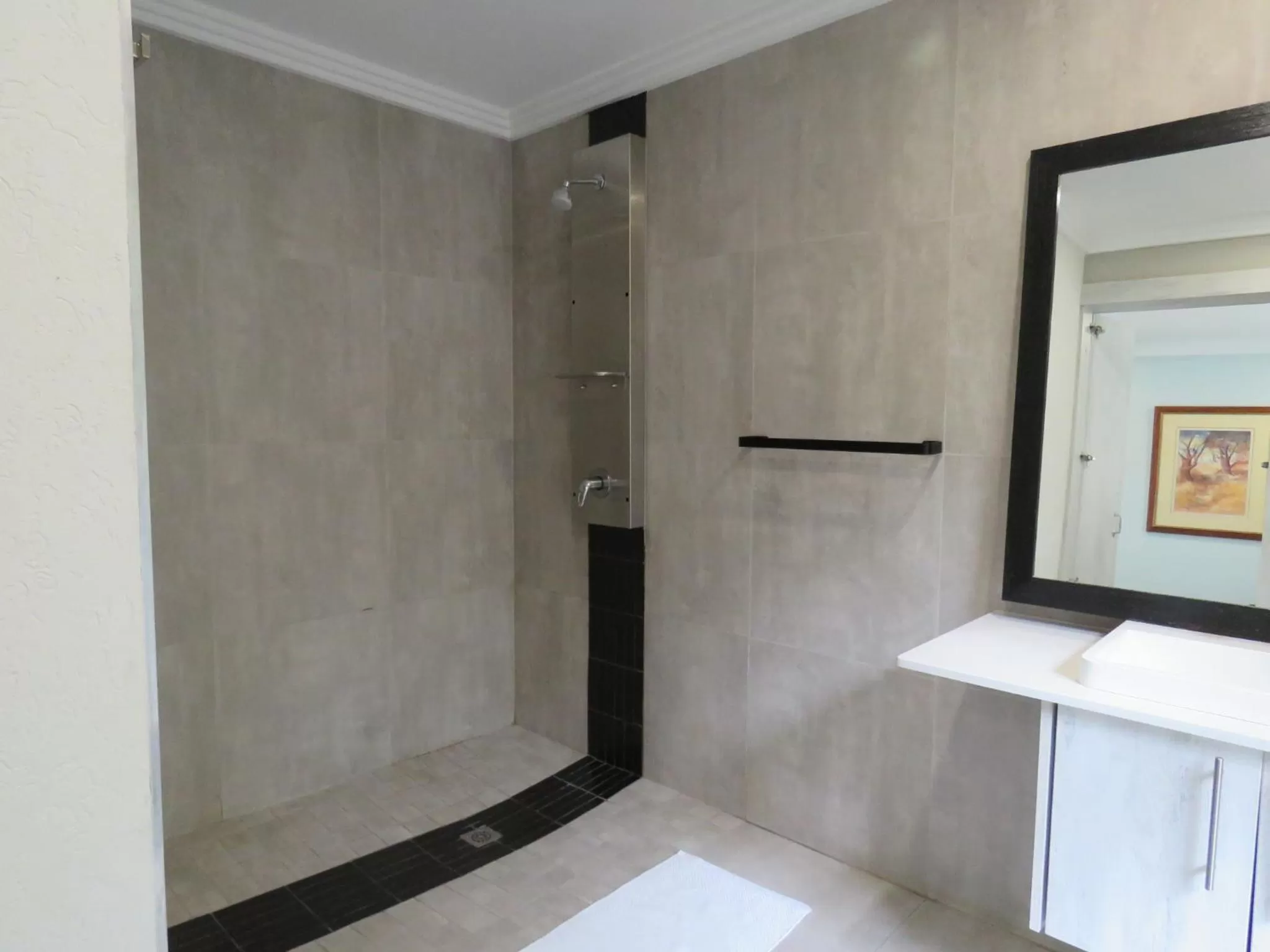 Shower in Jedidja Bed and Breakfast