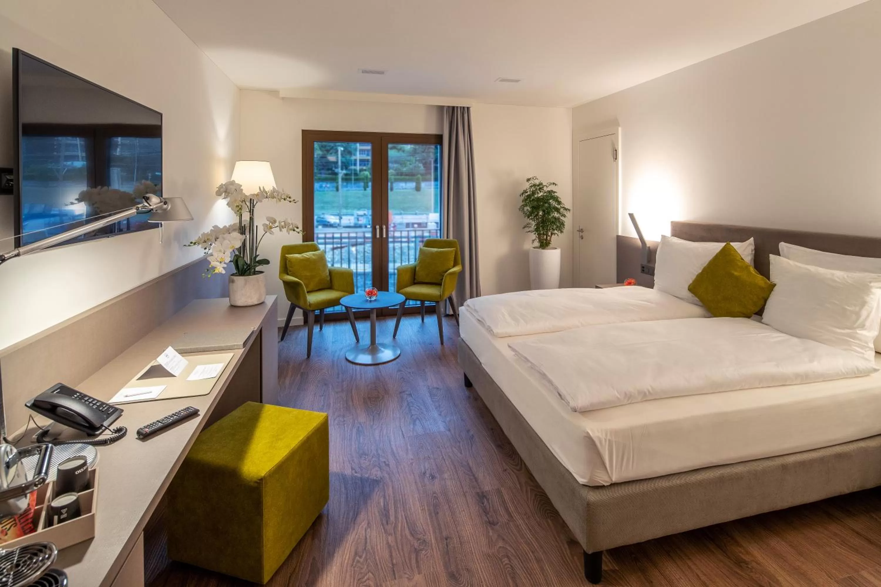 Photo of the whole room, Bed in Hotel Lago Maggiore - Welcome!