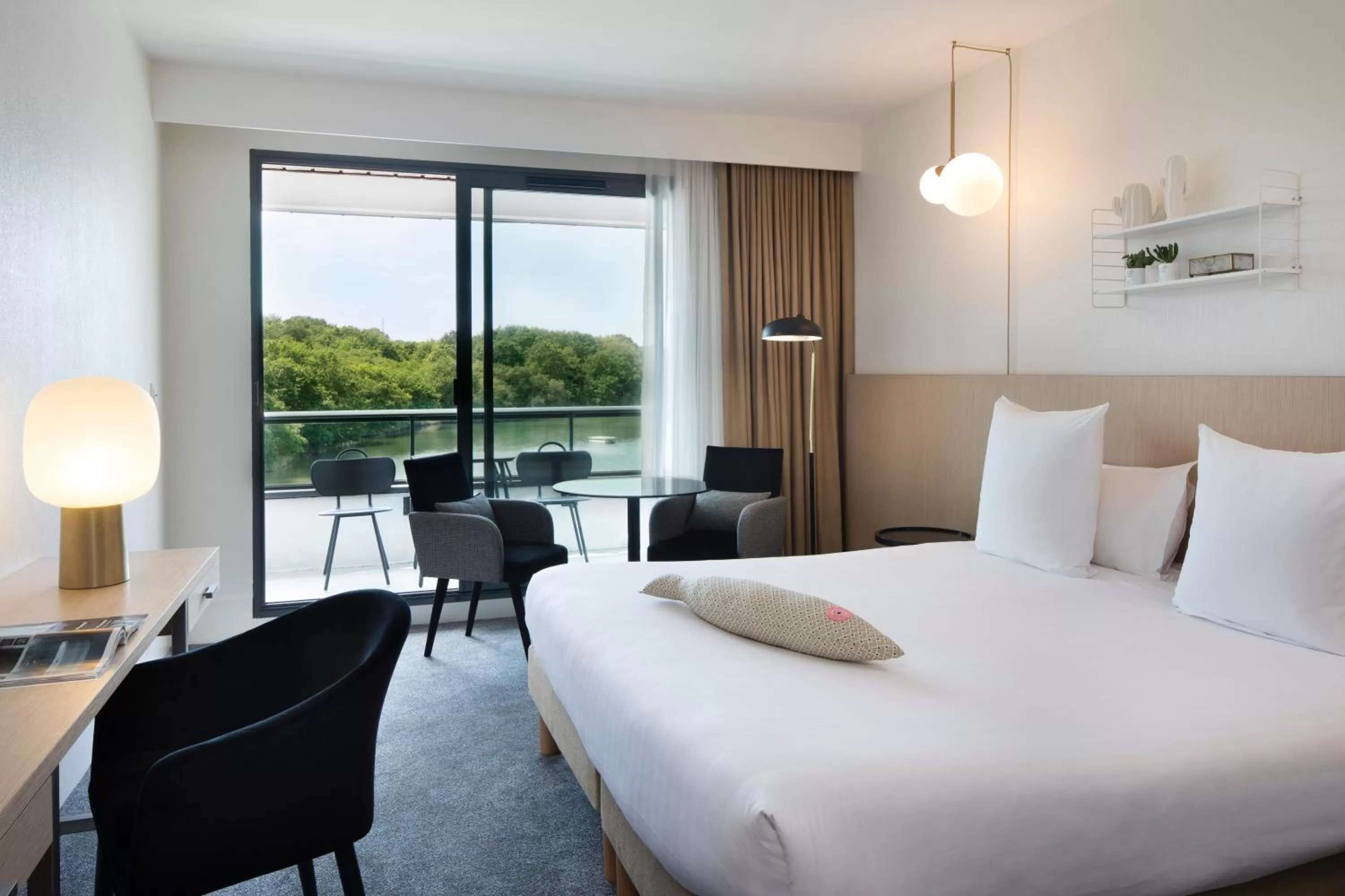 Balcony/Terrace, Bed in Best Western Plus Hotel les Rives du Ter