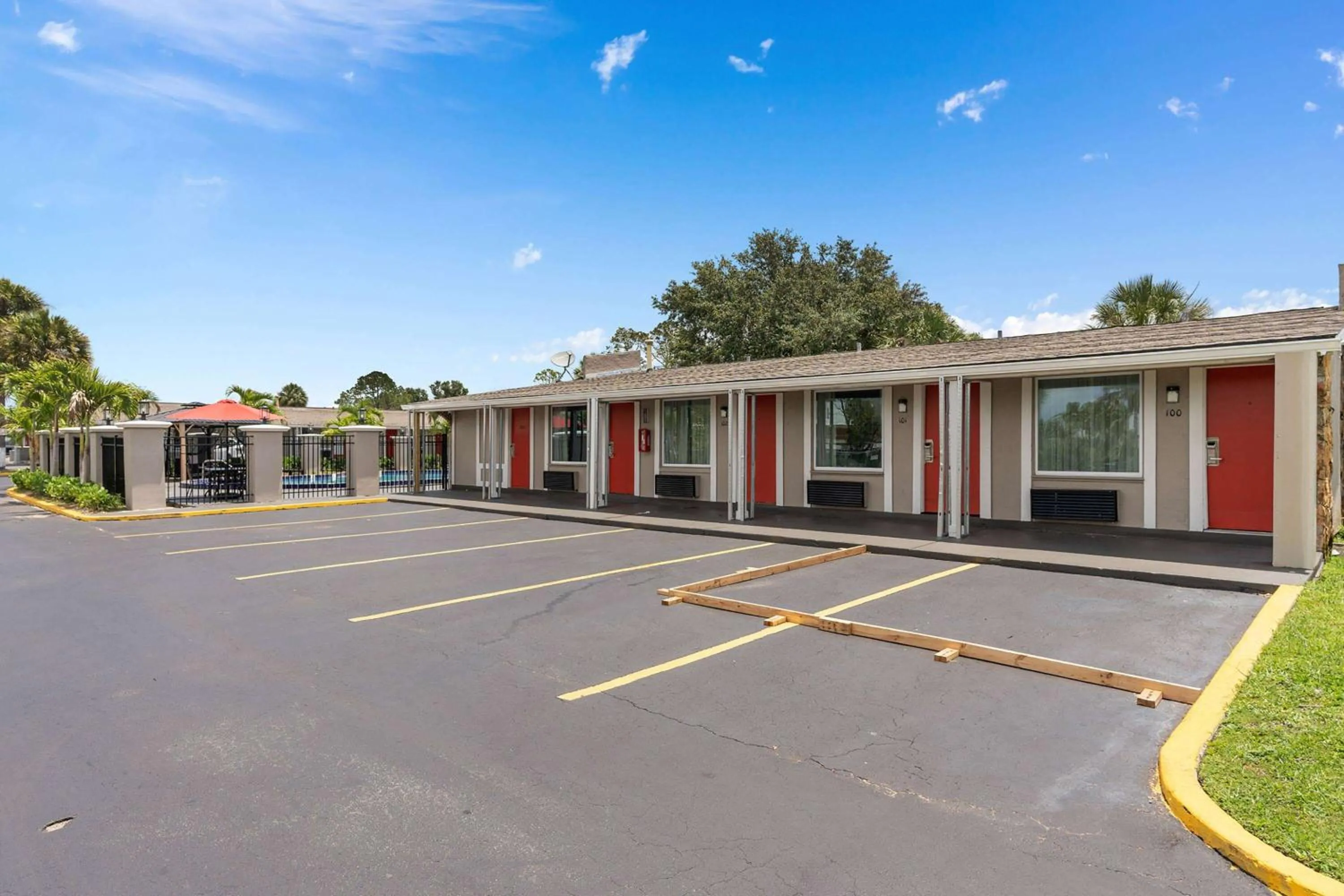 Property building in Super 8 by Wyndham Kissimmee-Orlando