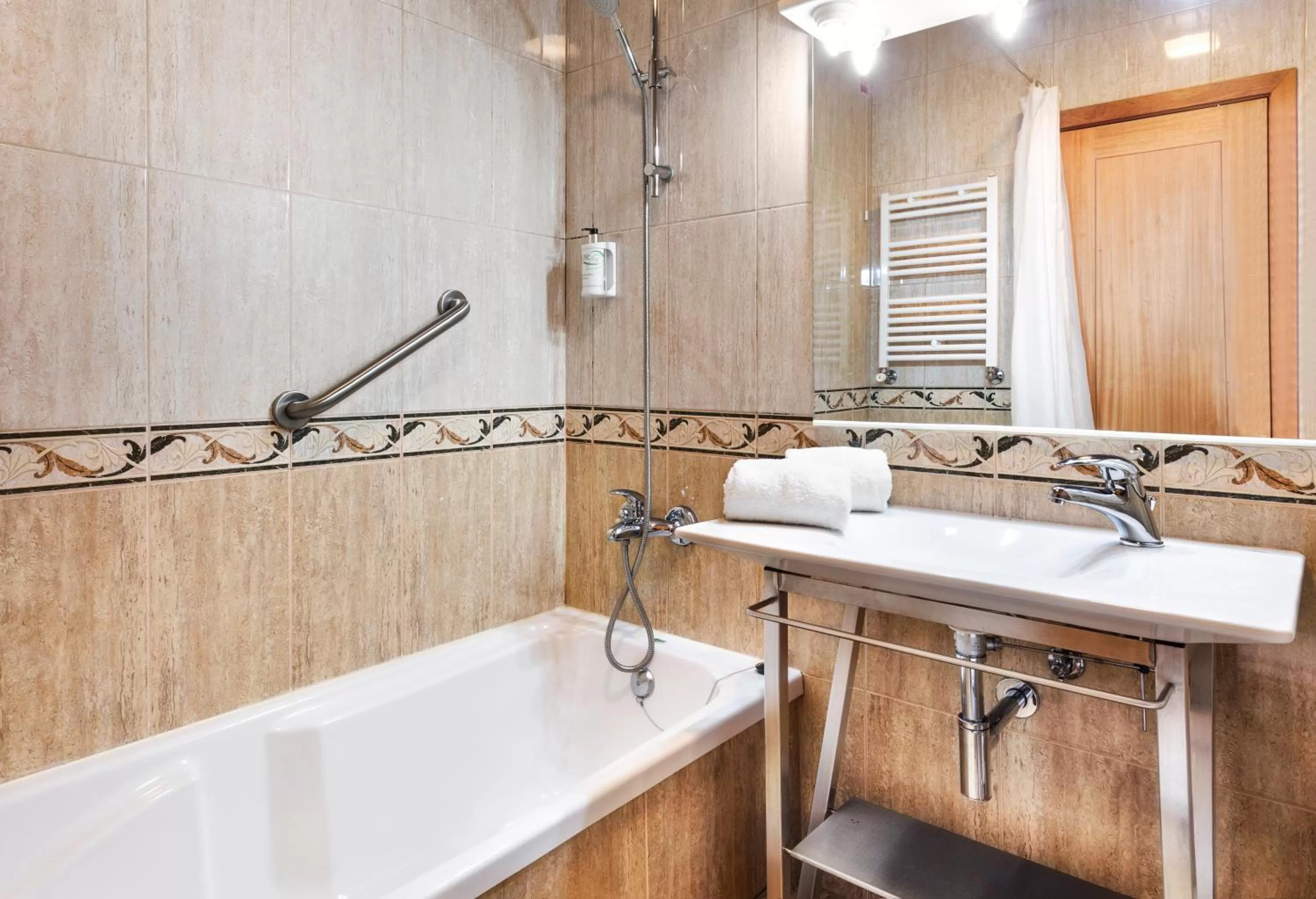 Bathroom in B&B HOTEL Braga Lamacaes