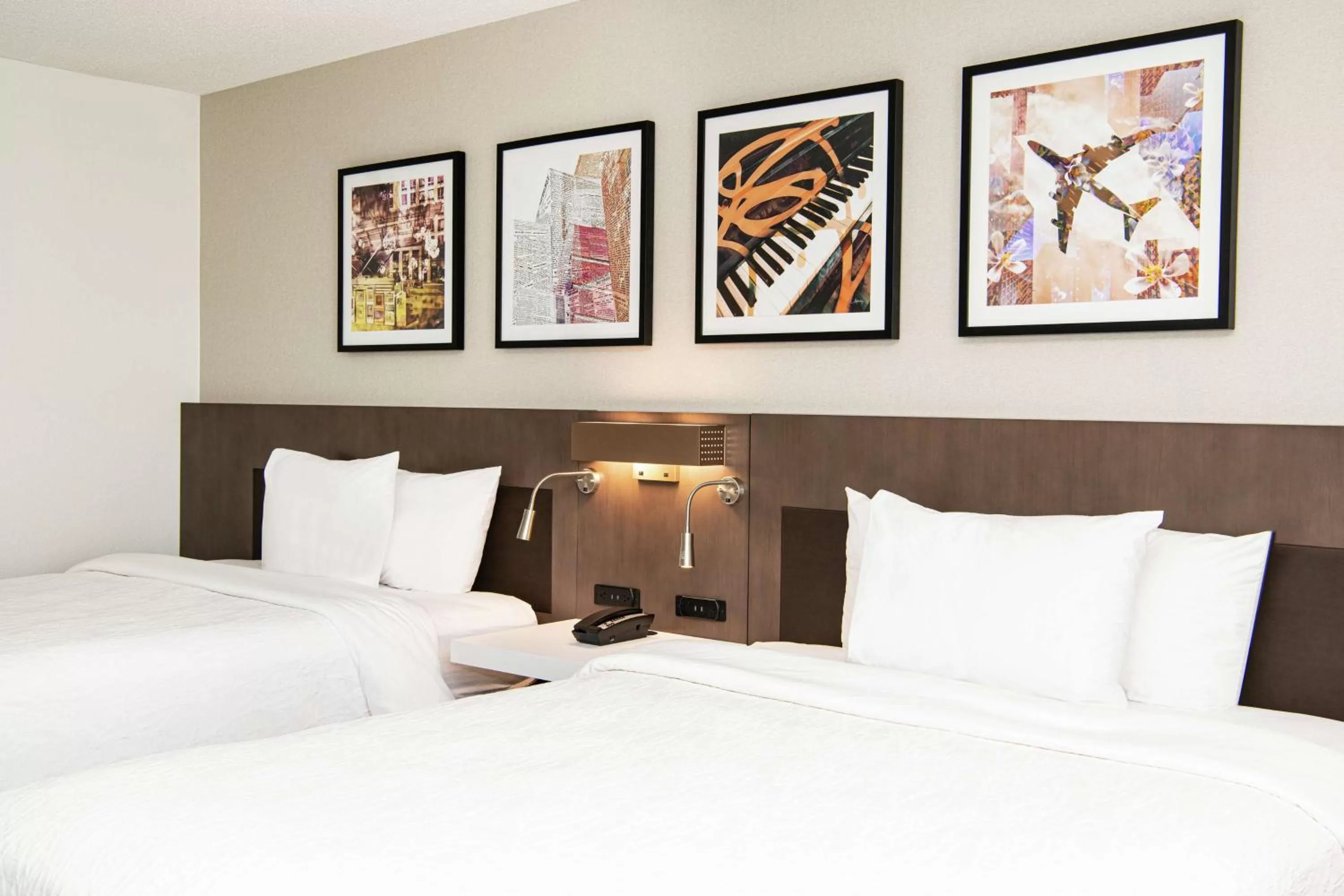 Photo of the whole room, Bed in Hilton Garden Inn BWI Airport