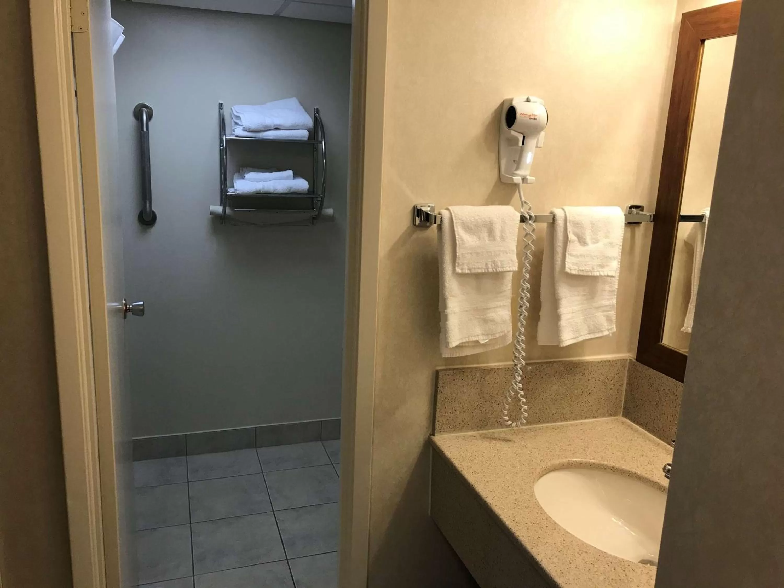 Bathroom in Best Western Thunder Bay Crossroads