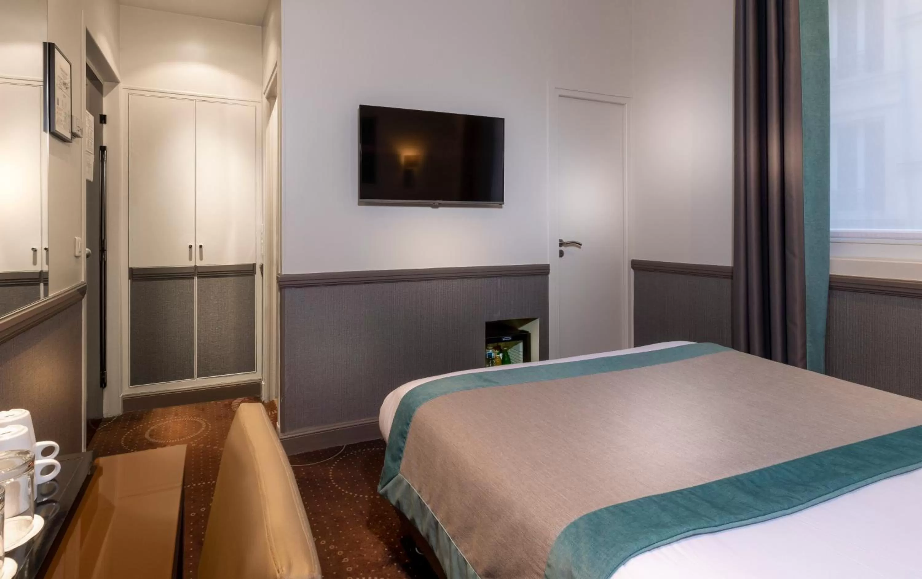 Bed in Elysées Ceramic