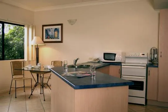 Kitchen or kitchenette in Central Plaza Apartments