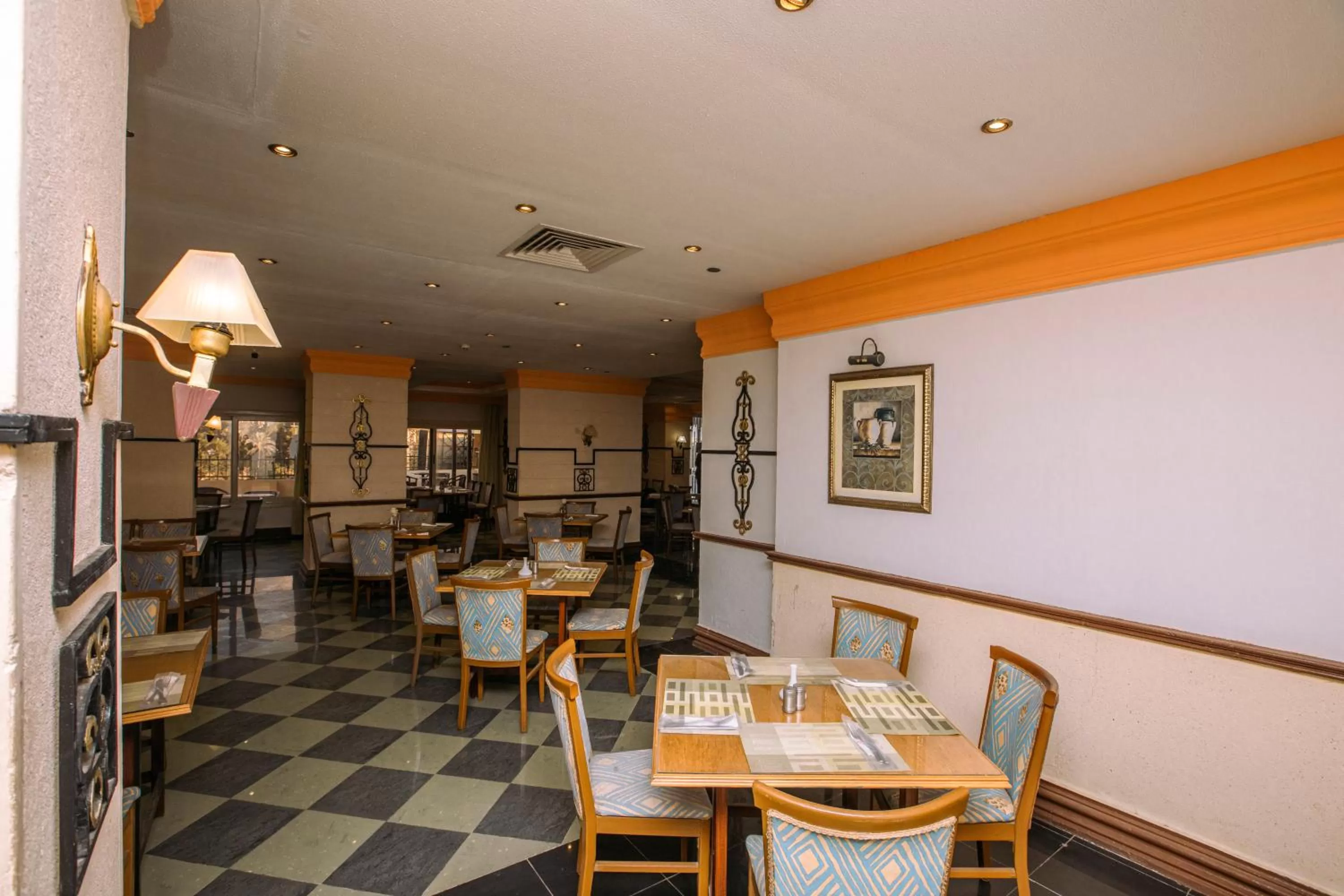 Restaurant/places to eat in AIFU Hotel El Montazah Alexandria