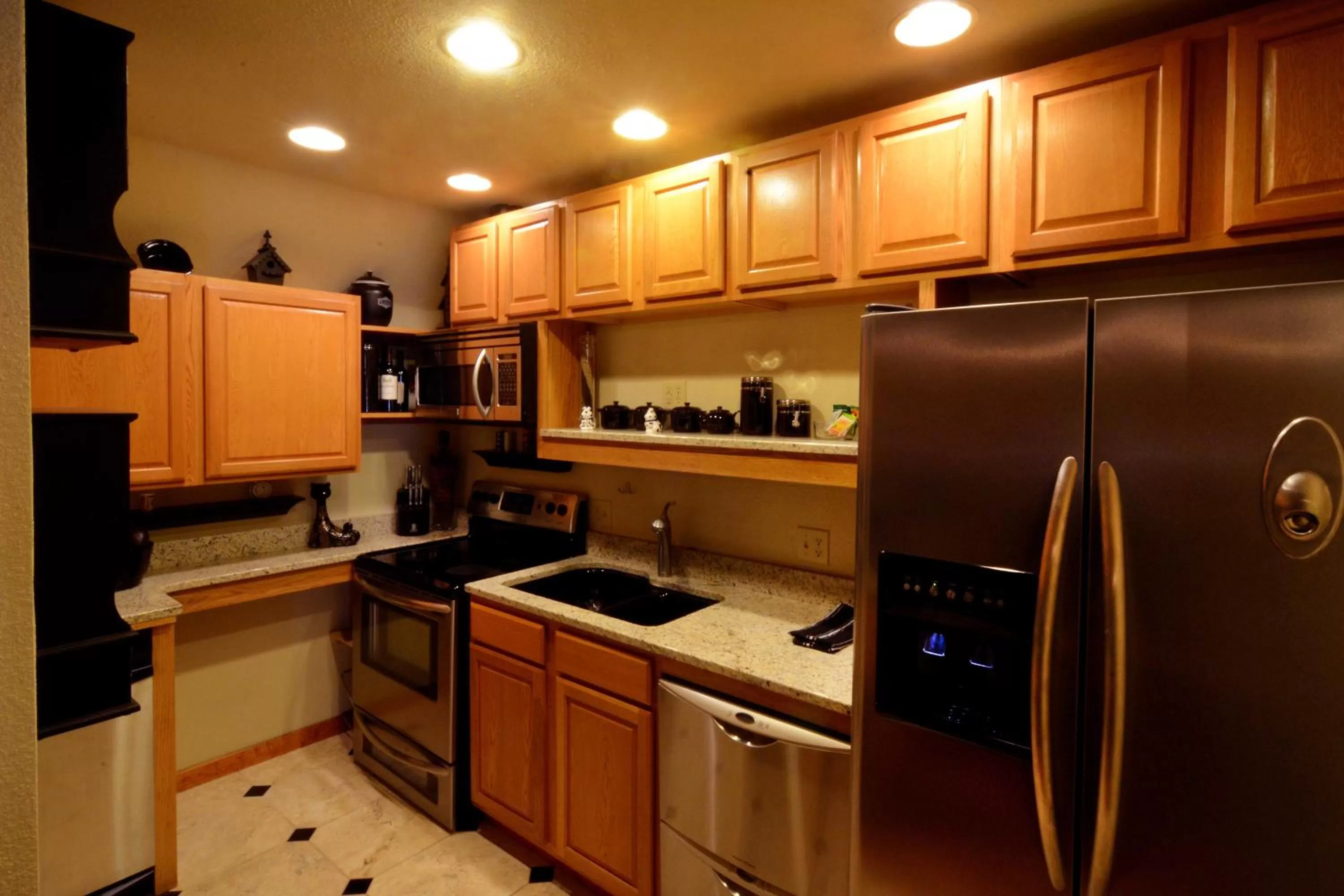 Kitchen or kitchenette in All Seasons Inn