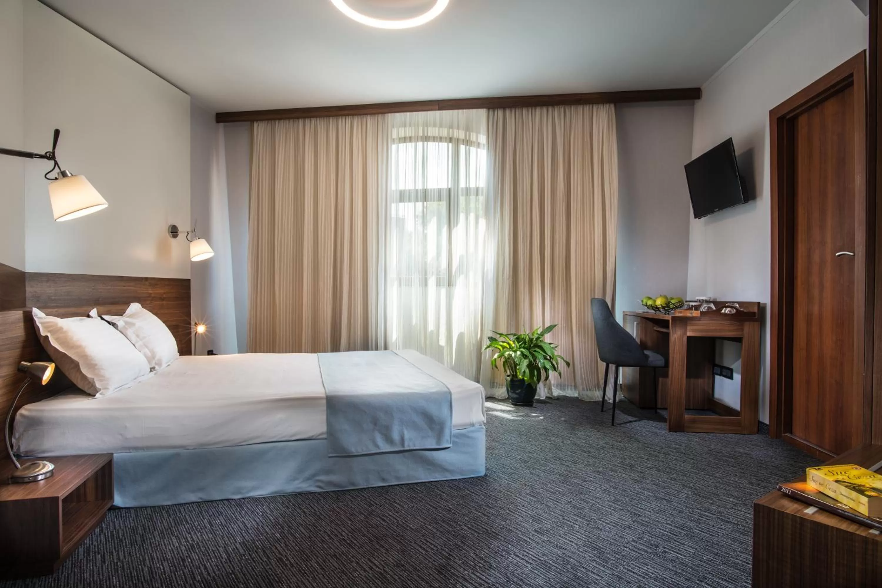 Photo of the whole room, Bed in Uniqato Hotel