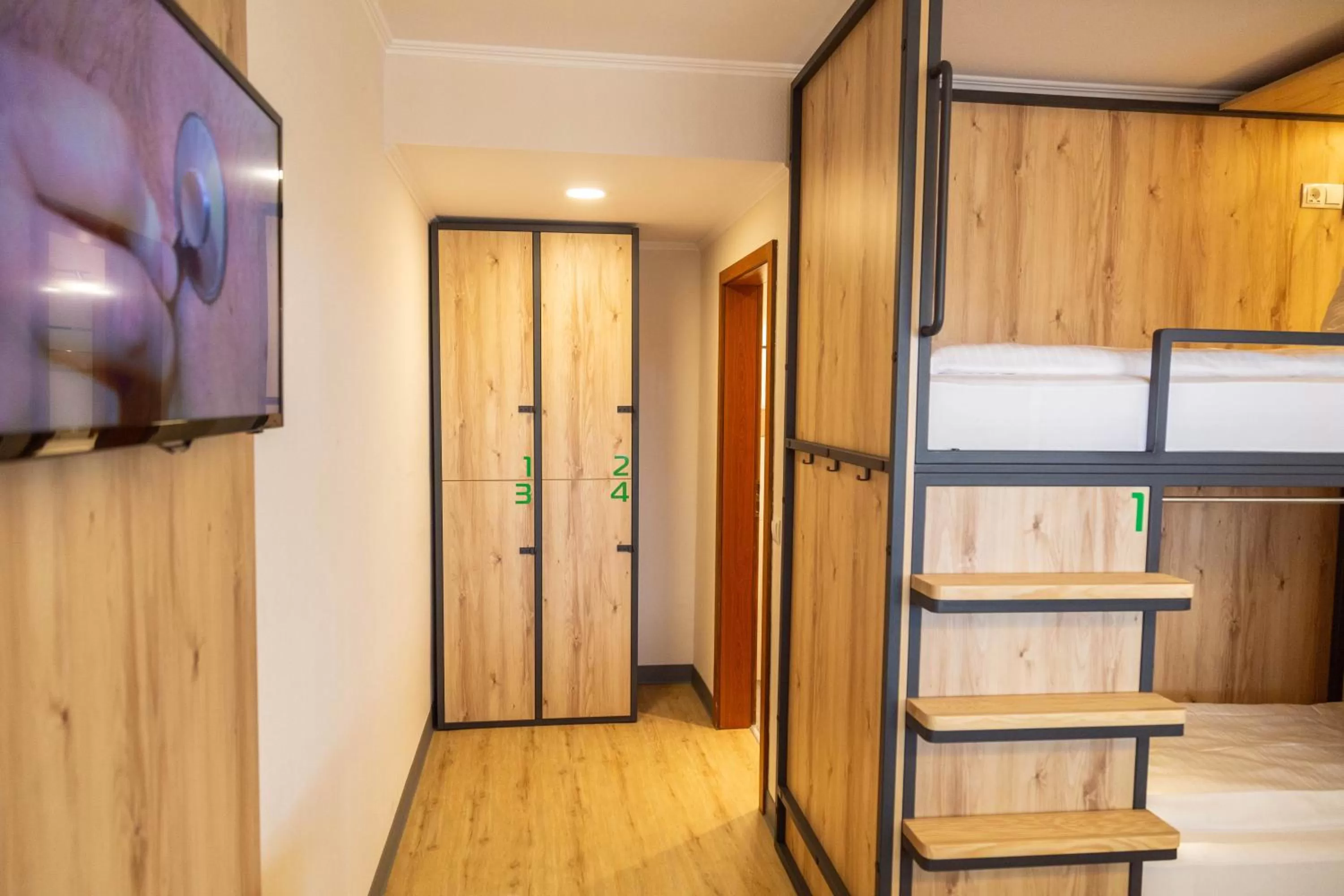 TV and multimedia, Bed in Das Ebertor - Hotel & Hostel