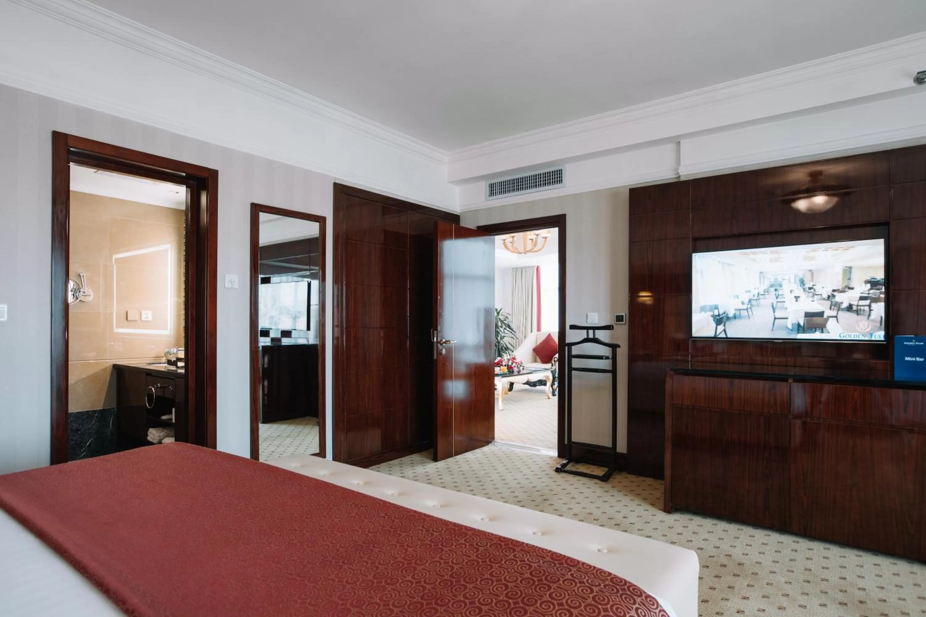 Bedroom, Bed in Golden Tulip Addis Ababa