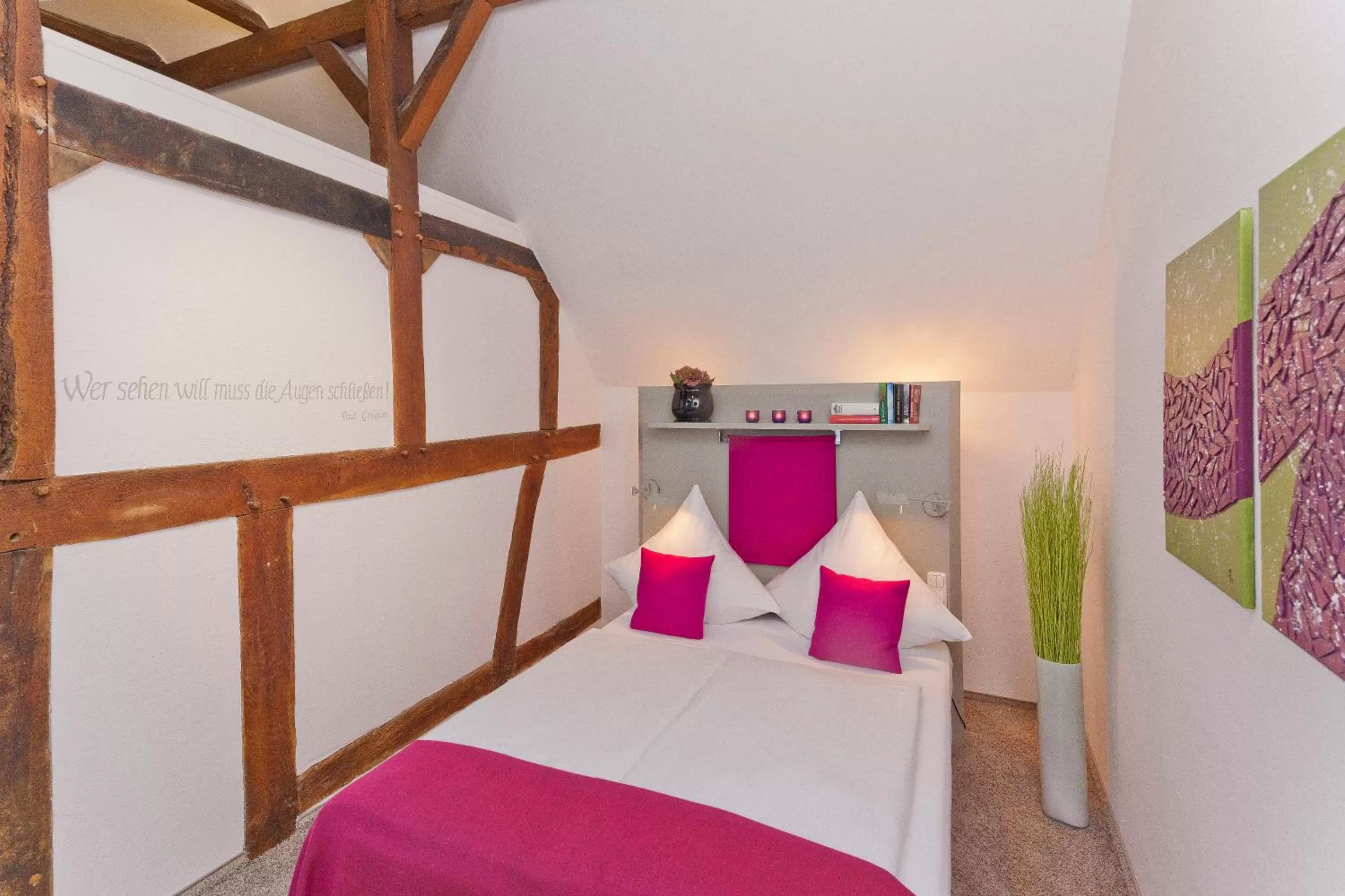 Photo of the whole room, Bed in Malerwinkel Hotel