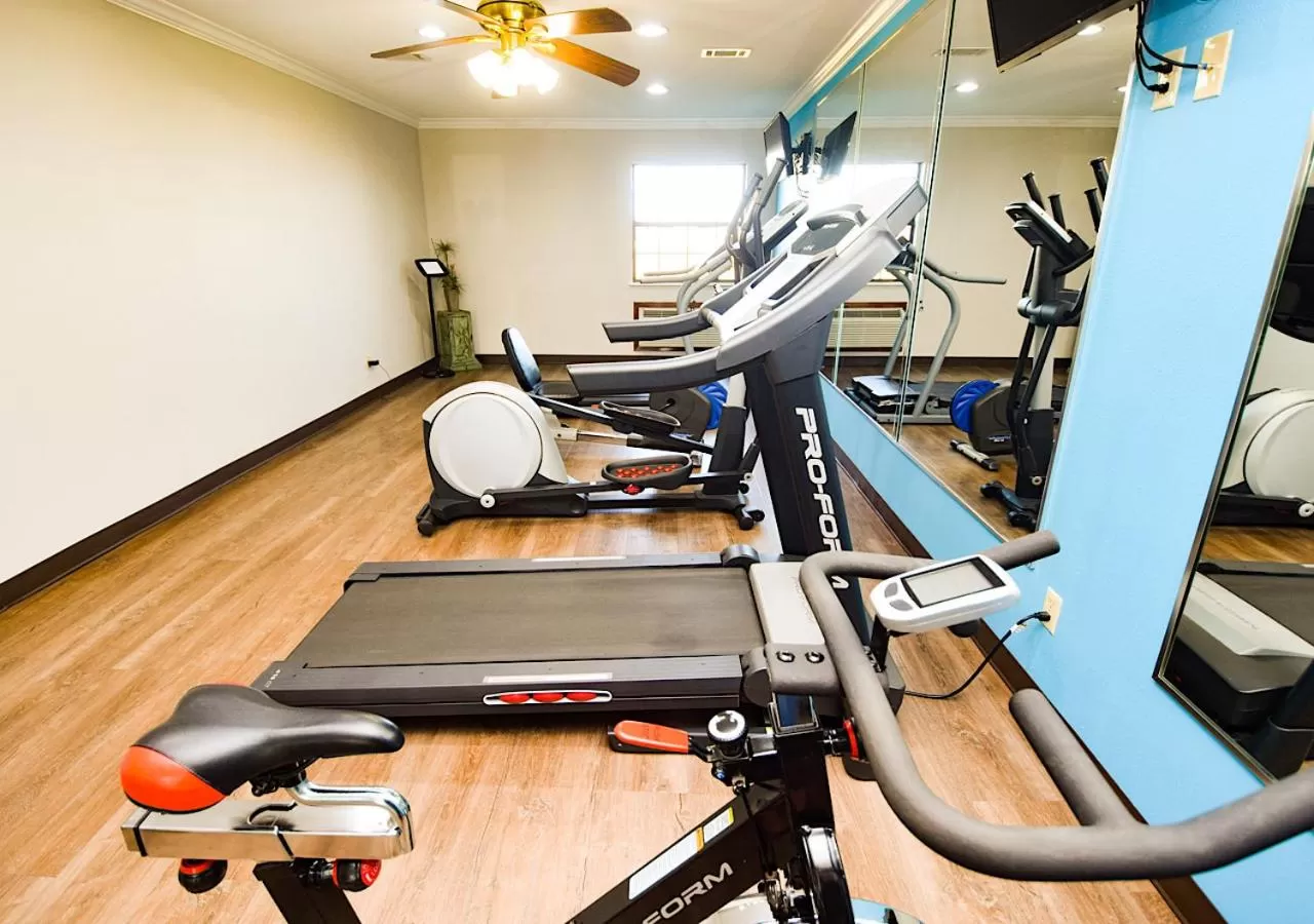 Fitness centre/facilities in Super 8 by Wyndham Searcy AR