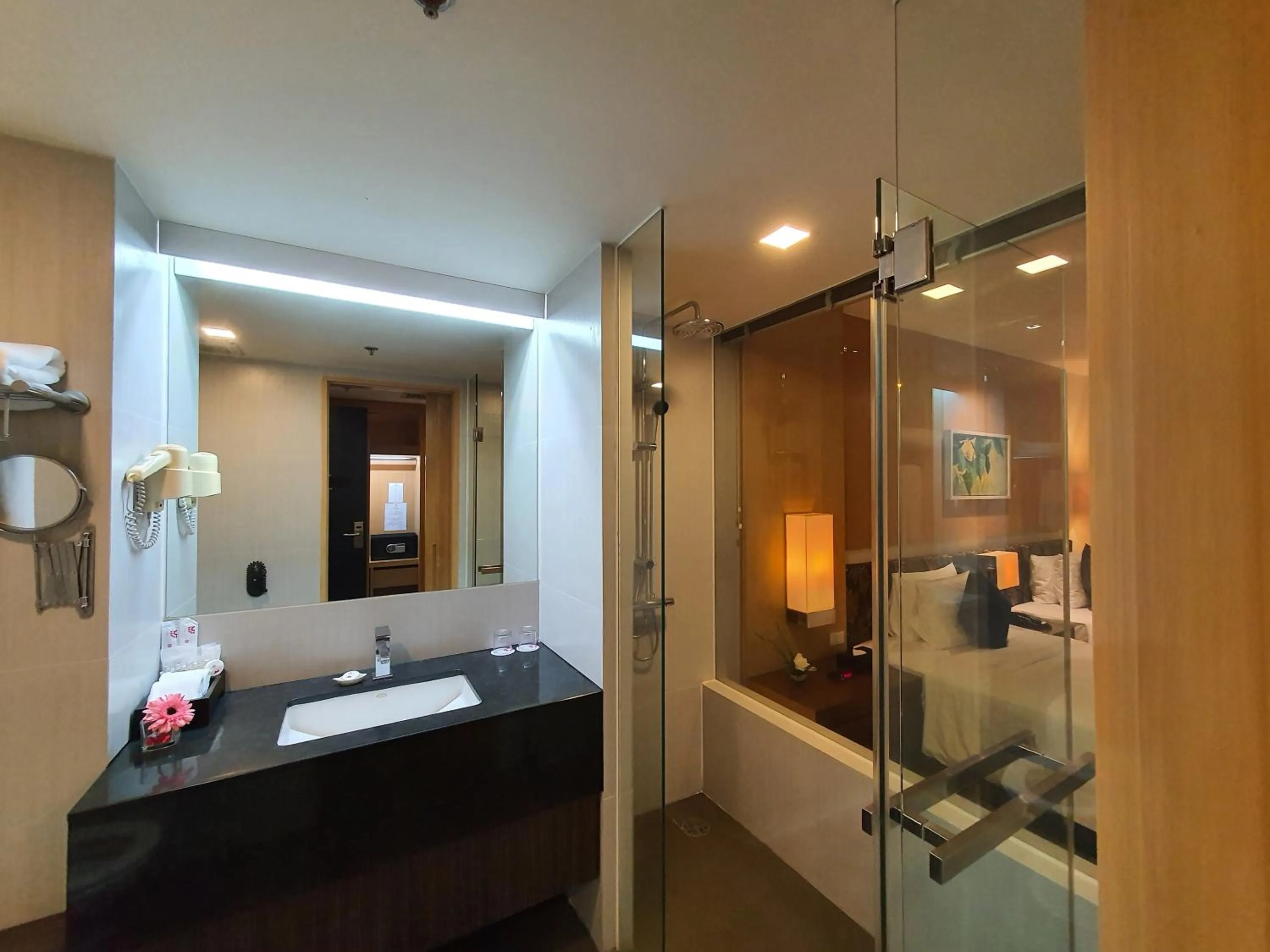 Bathroom in Amaranth Suvarnabhumi Hotel - Free Suvarnabhumi Airport Shuttle