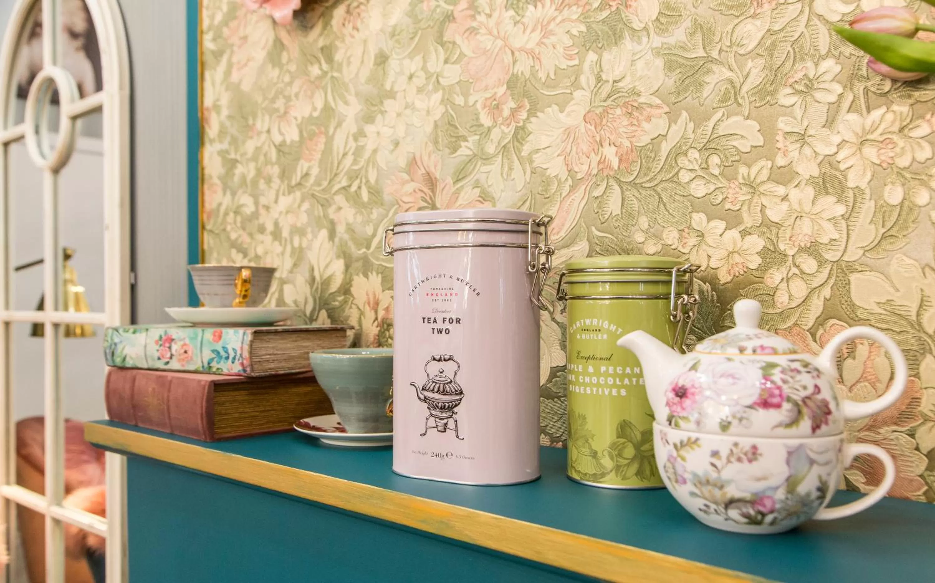 Coffee/tea facilities in Clement Barajas