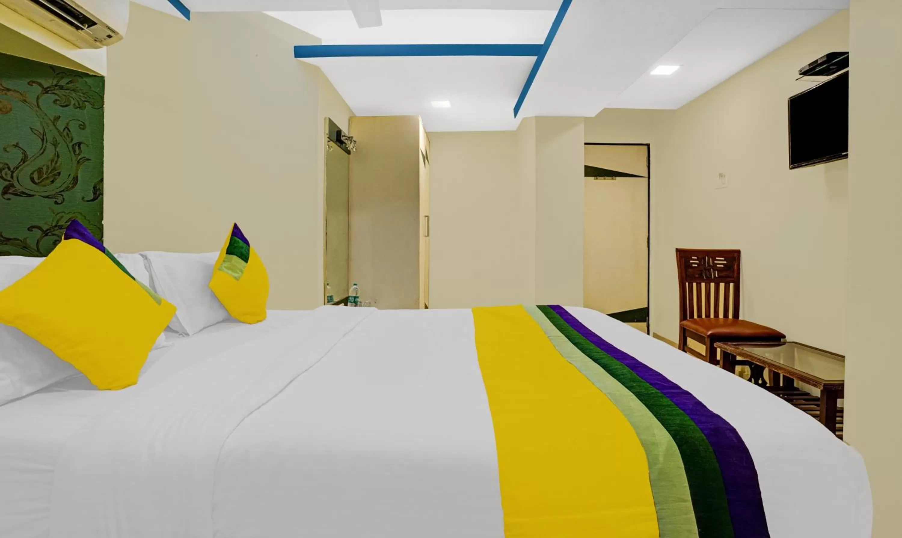 Bed in Itsy By Treebo - Amber Corp Inn, NESCO