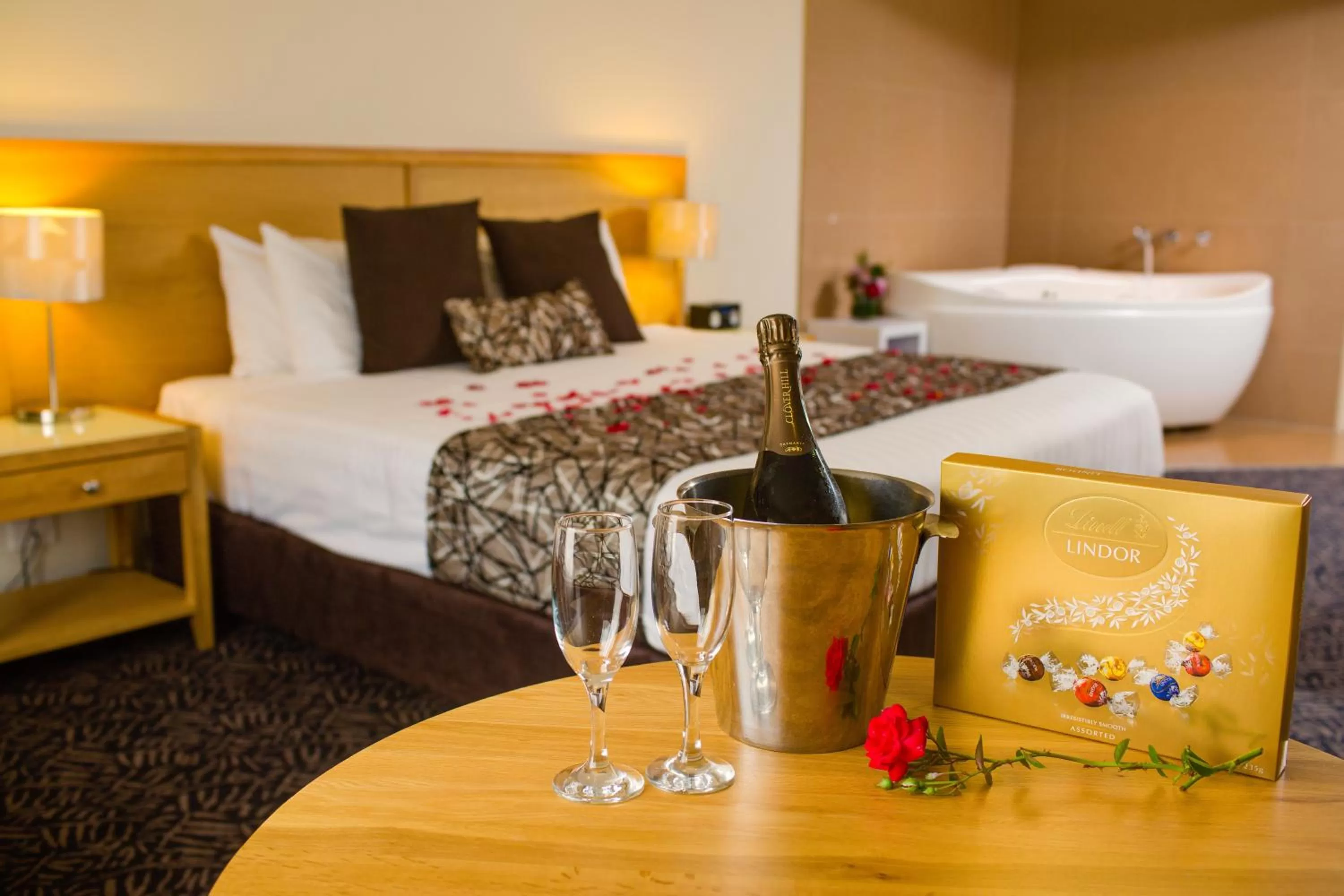 King Spa Suite in Best Western Plus Hovell Tree Inn