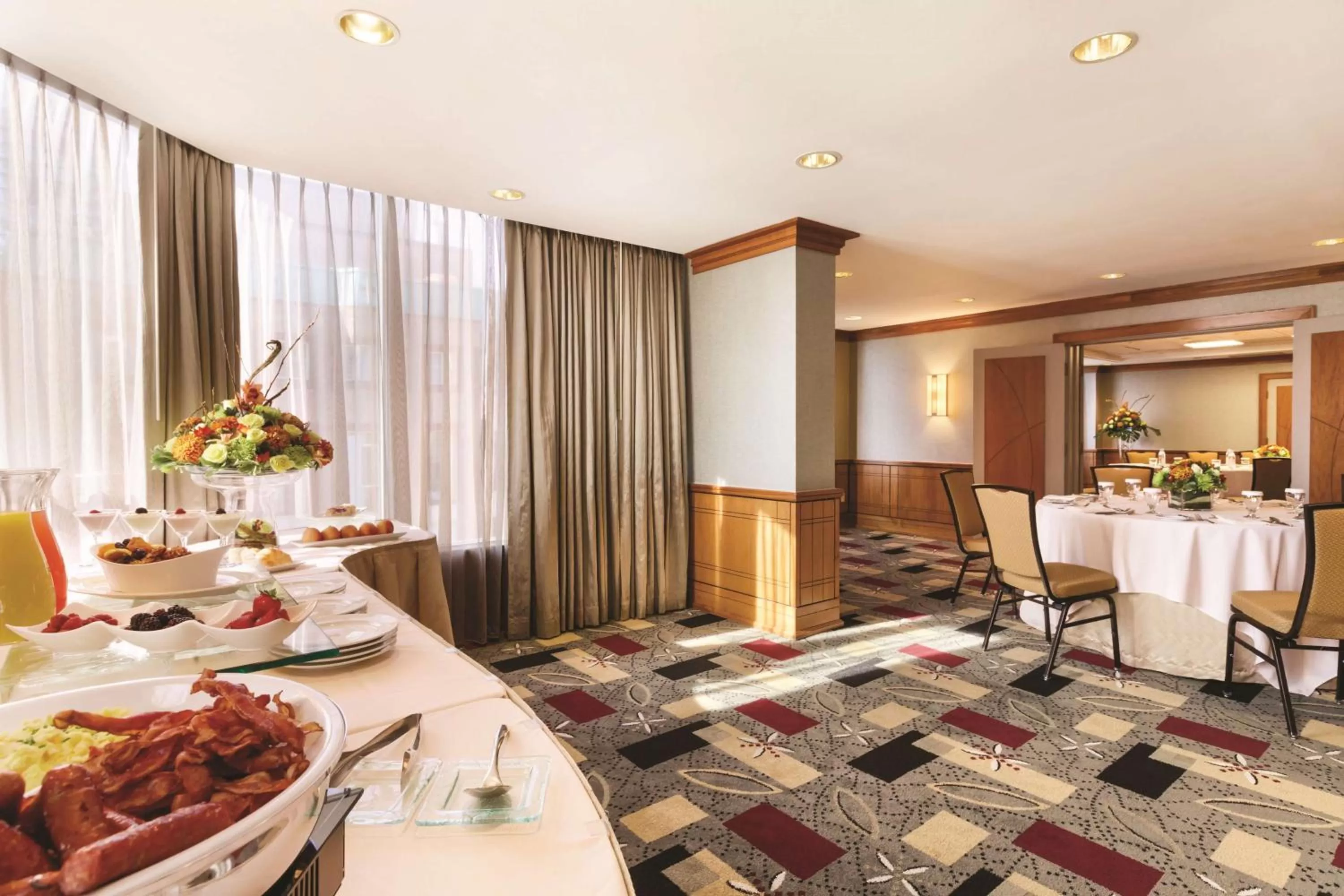 Meeting/conference room in DoubleTree by Hilton Toronto Downtown