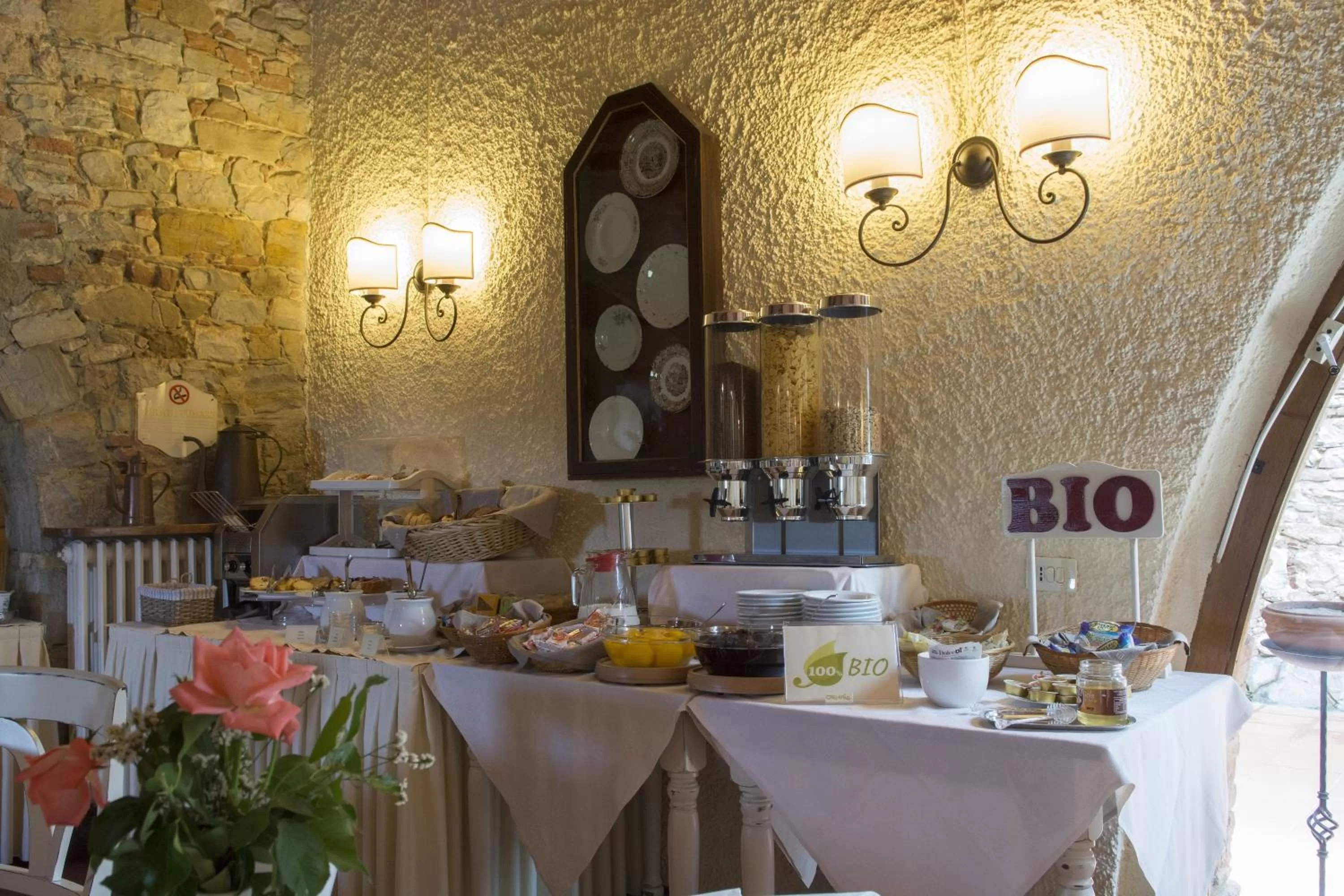 Buffet breakfast in Hotel Belvedere Di San Leonino