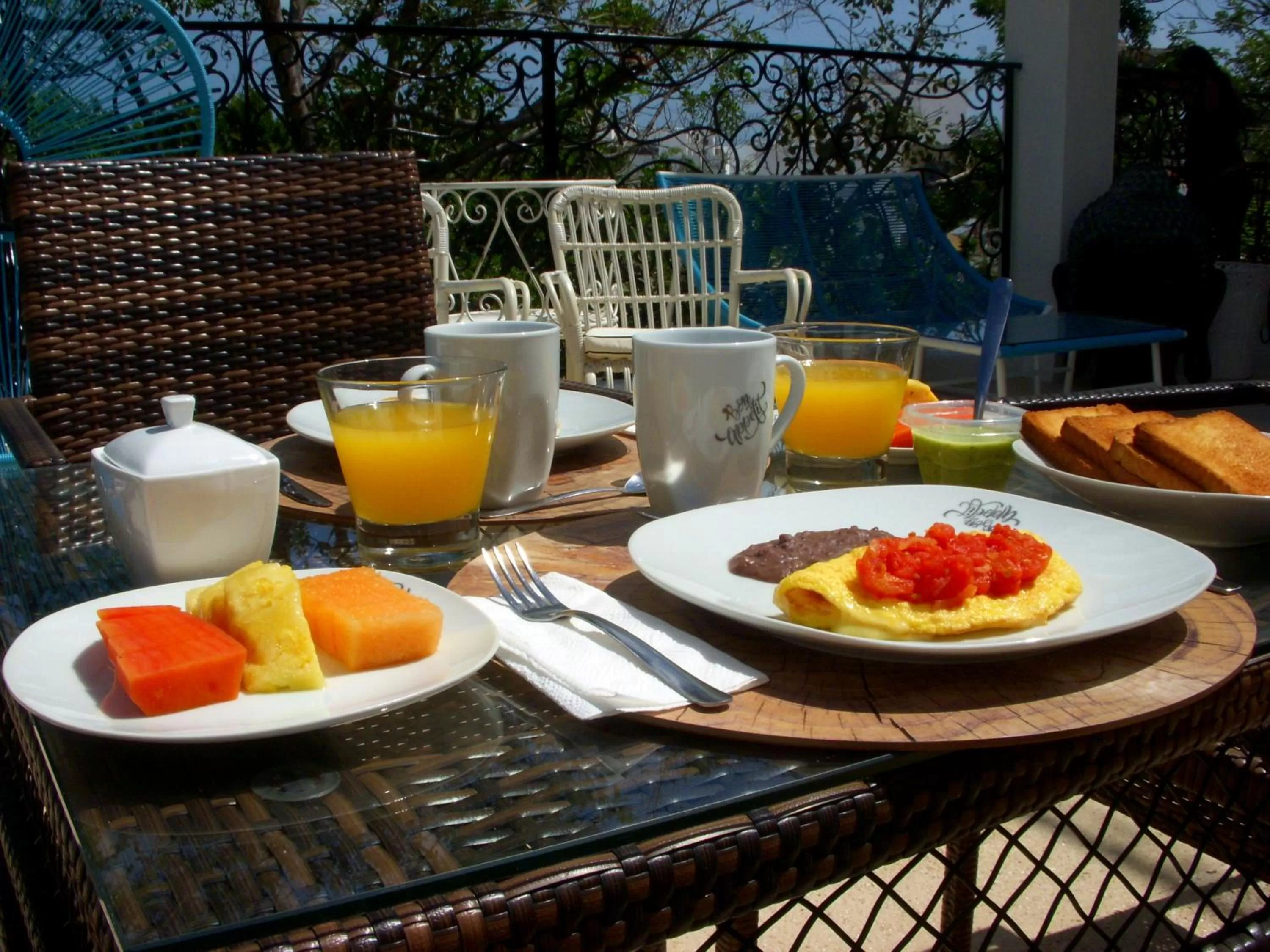 Breakfast in Villa Antilope