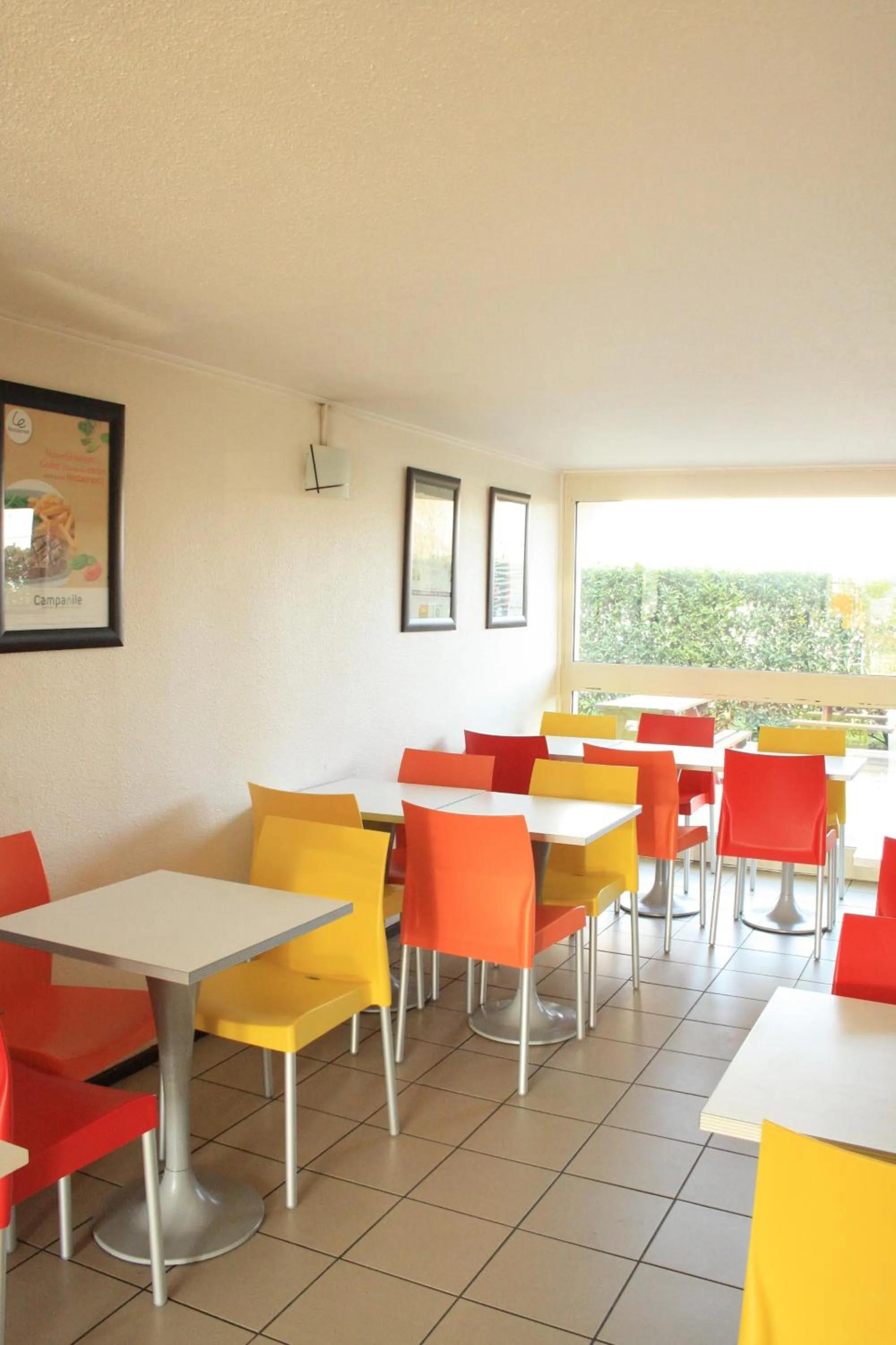 Restaurant/places to eat in Première Classe Mâcon Sud