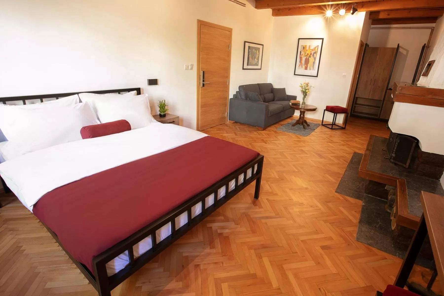 Photo of the whole room, Bed in Grand Boutique Hotel