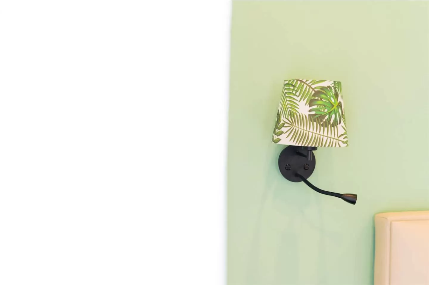 Decorative detail in Le Porte di Partenope