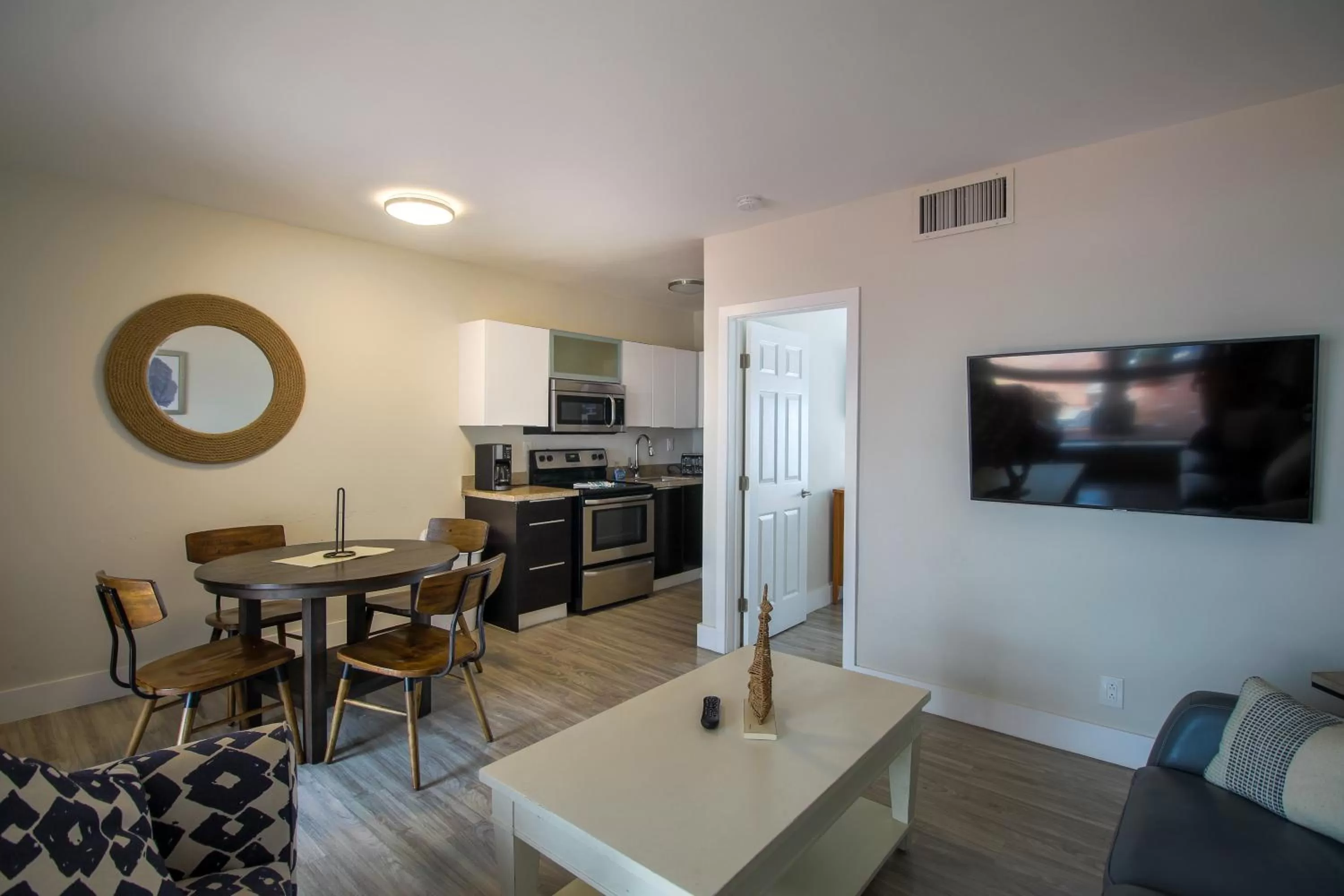 Dining area in Shore View Hotel