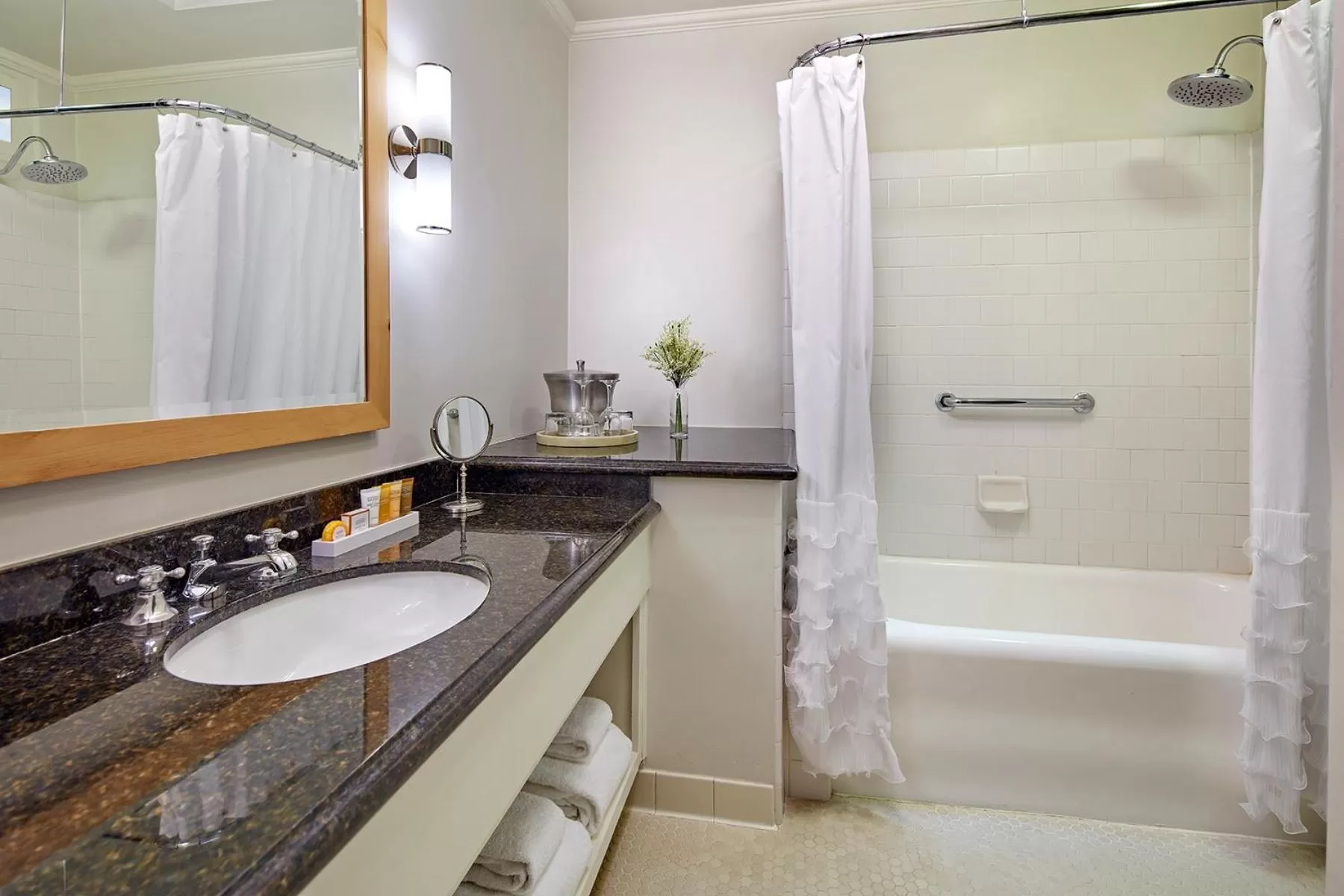 Property building in Glorietta Bay Inn