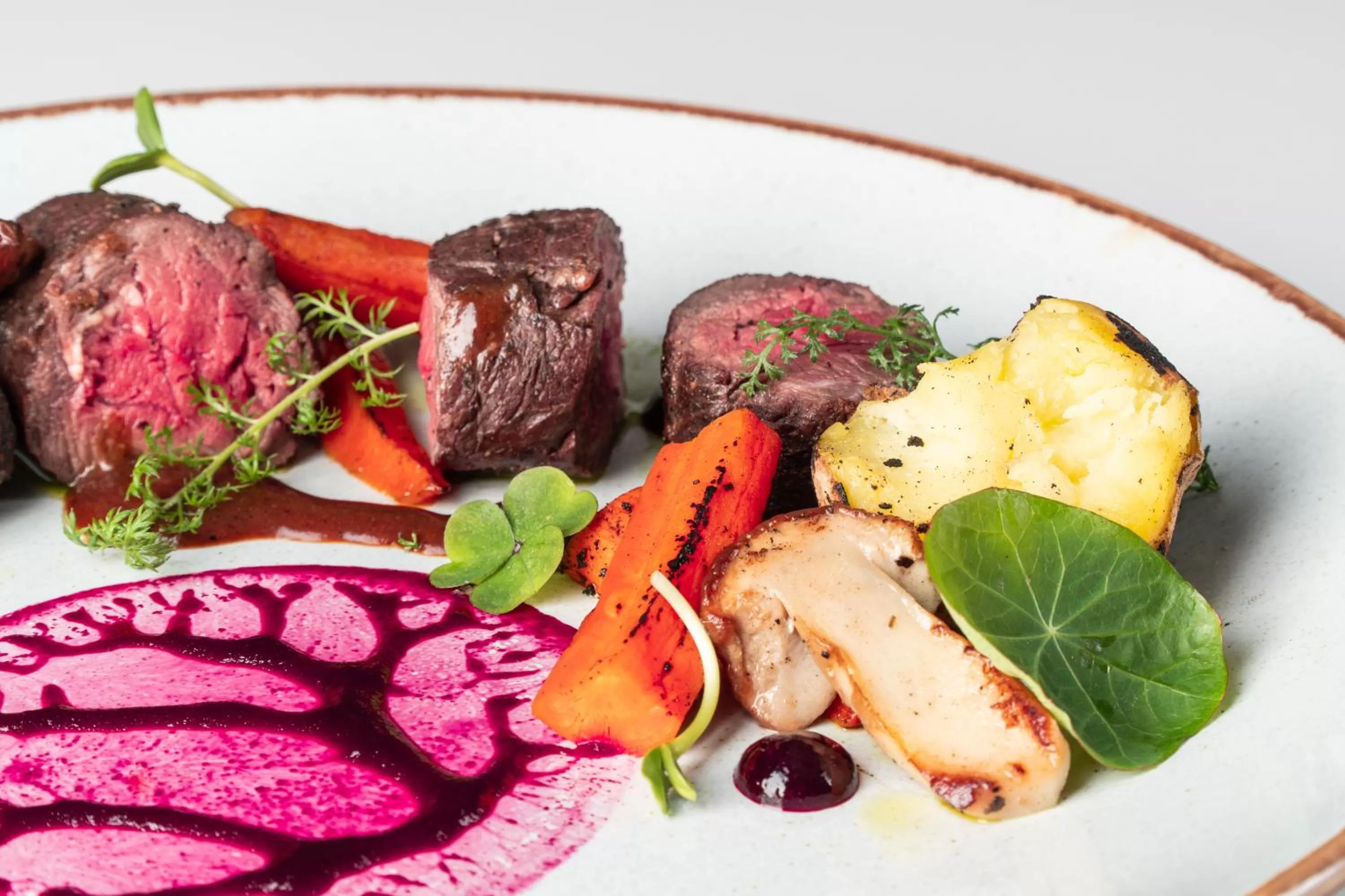 Restaurant/places to eat in Magnus Resort