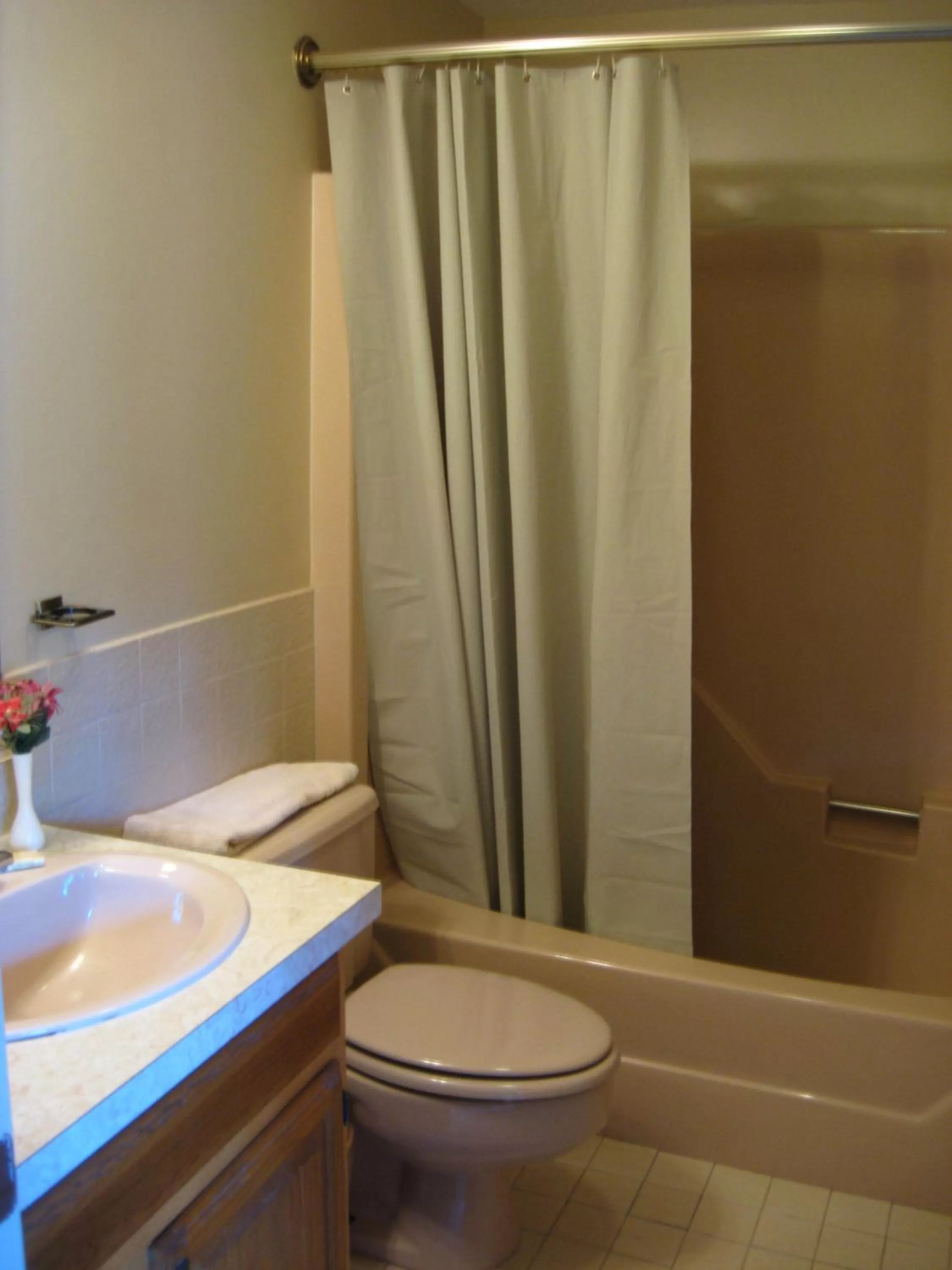 Bathroom in Cathedral Ledge Resort