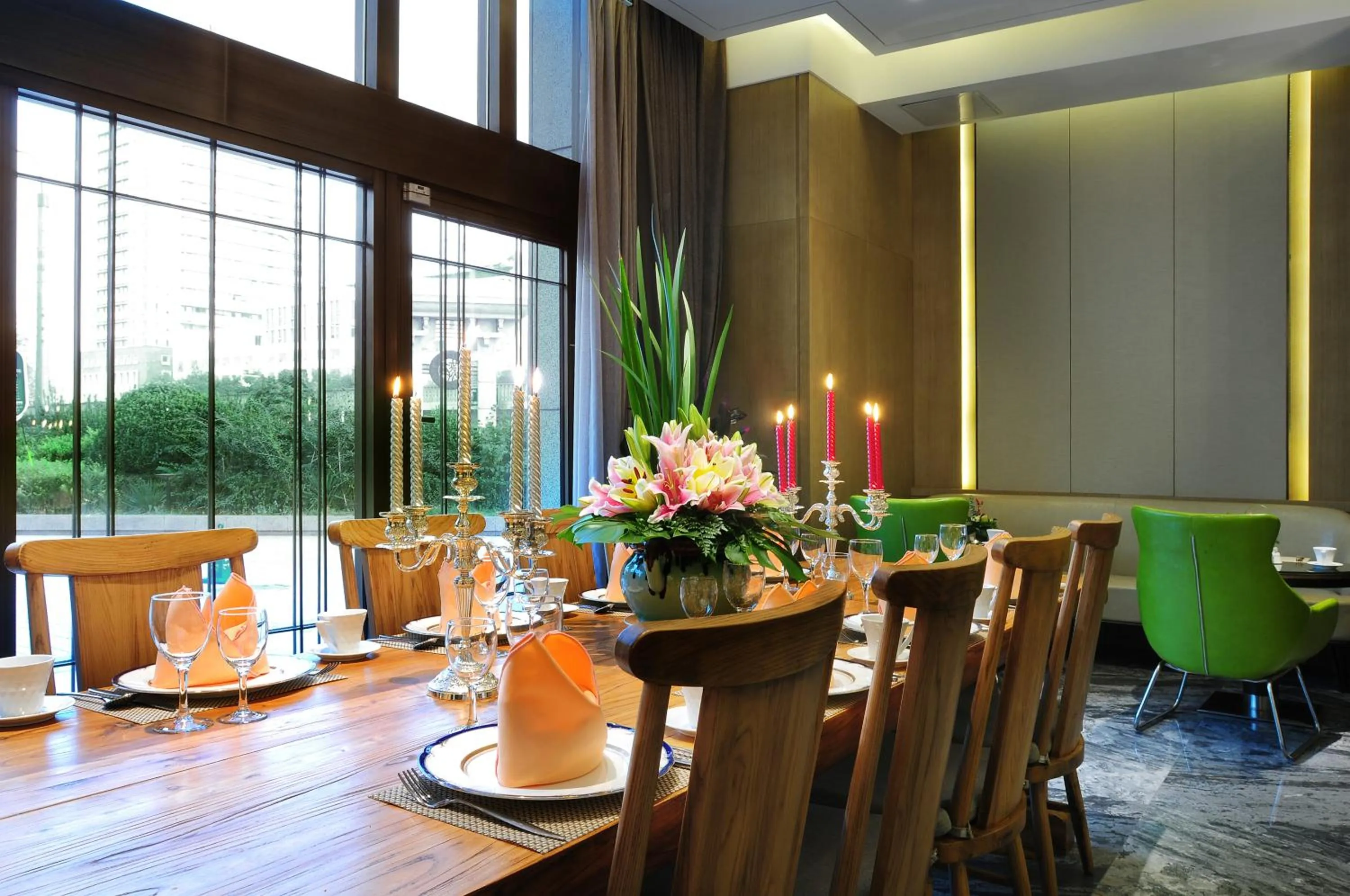 Dining area in Guanganmen Grand Metropark Hotel Beijing