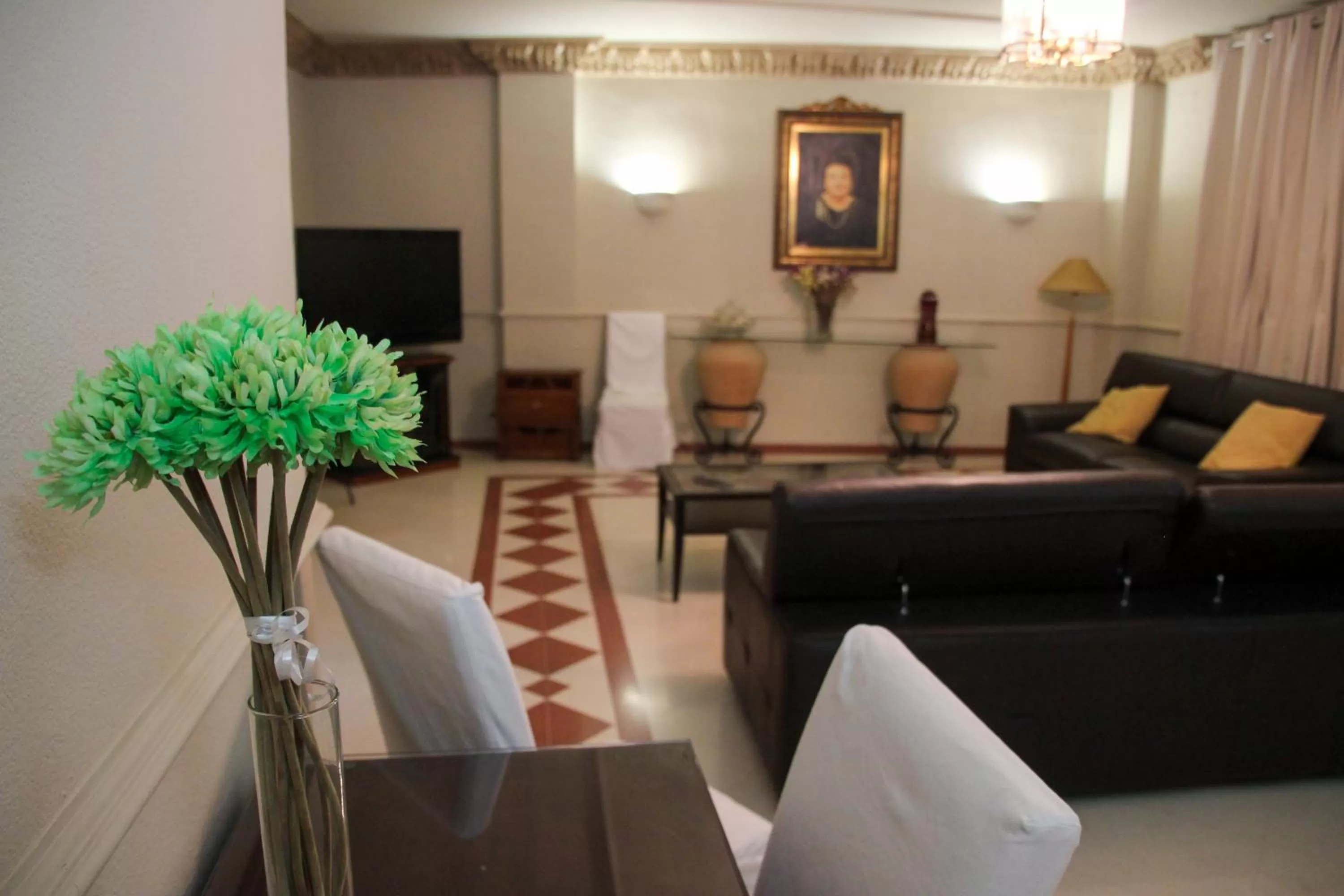 Communal lounge/ TV room in Hotel Sercotel Doña Carmela