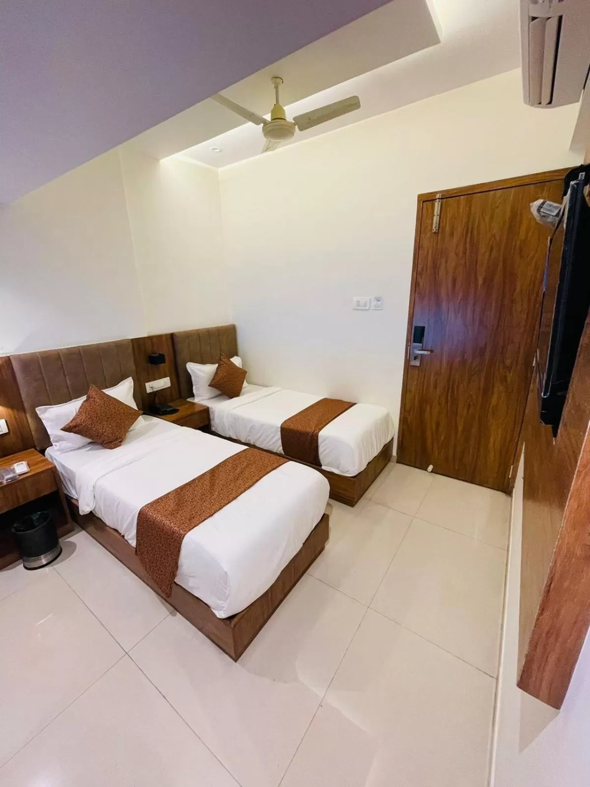 Bed in HOTEL BLACK BURN