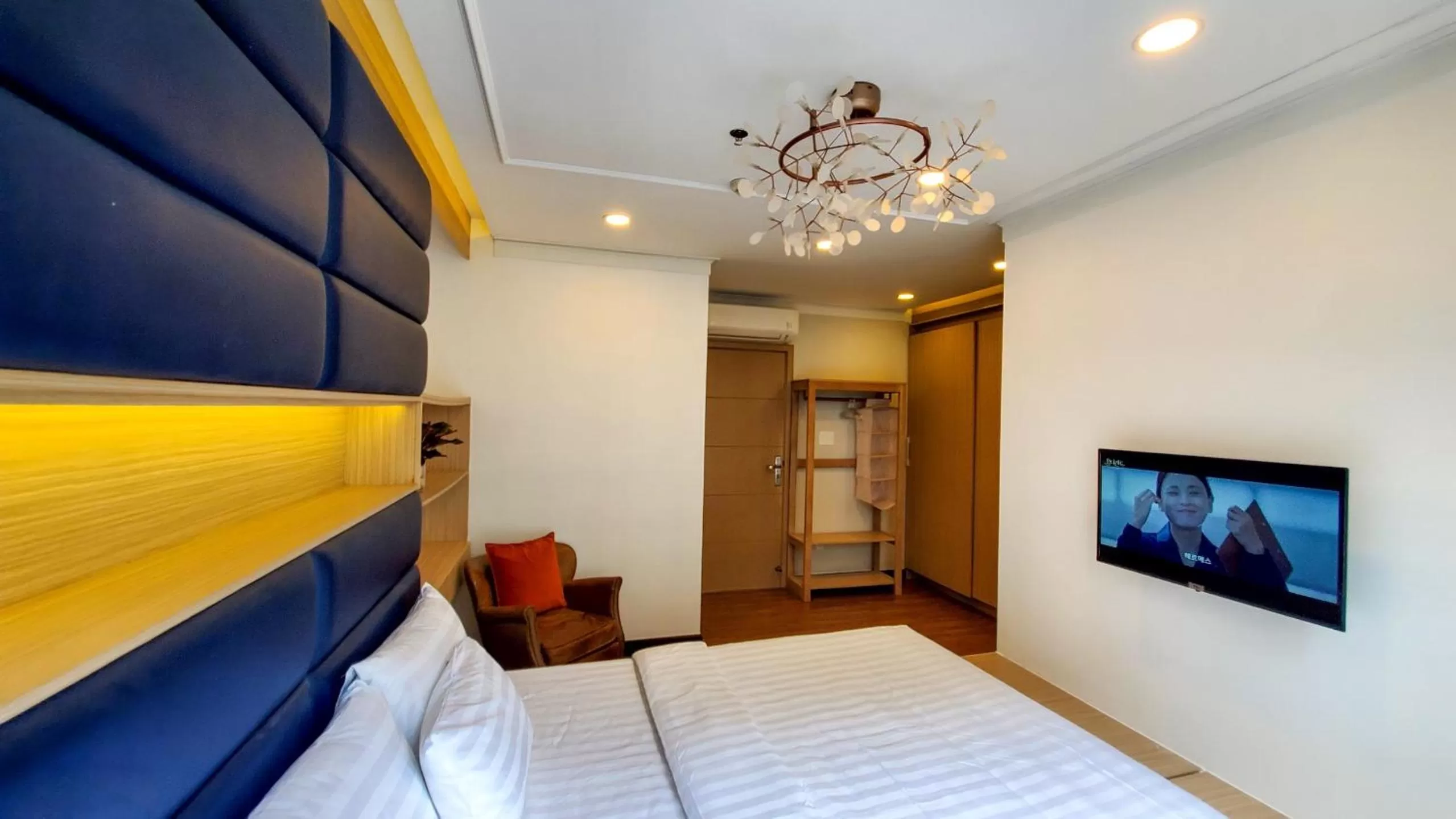 TV and multimedia, Bed in Scenic Valley Suite