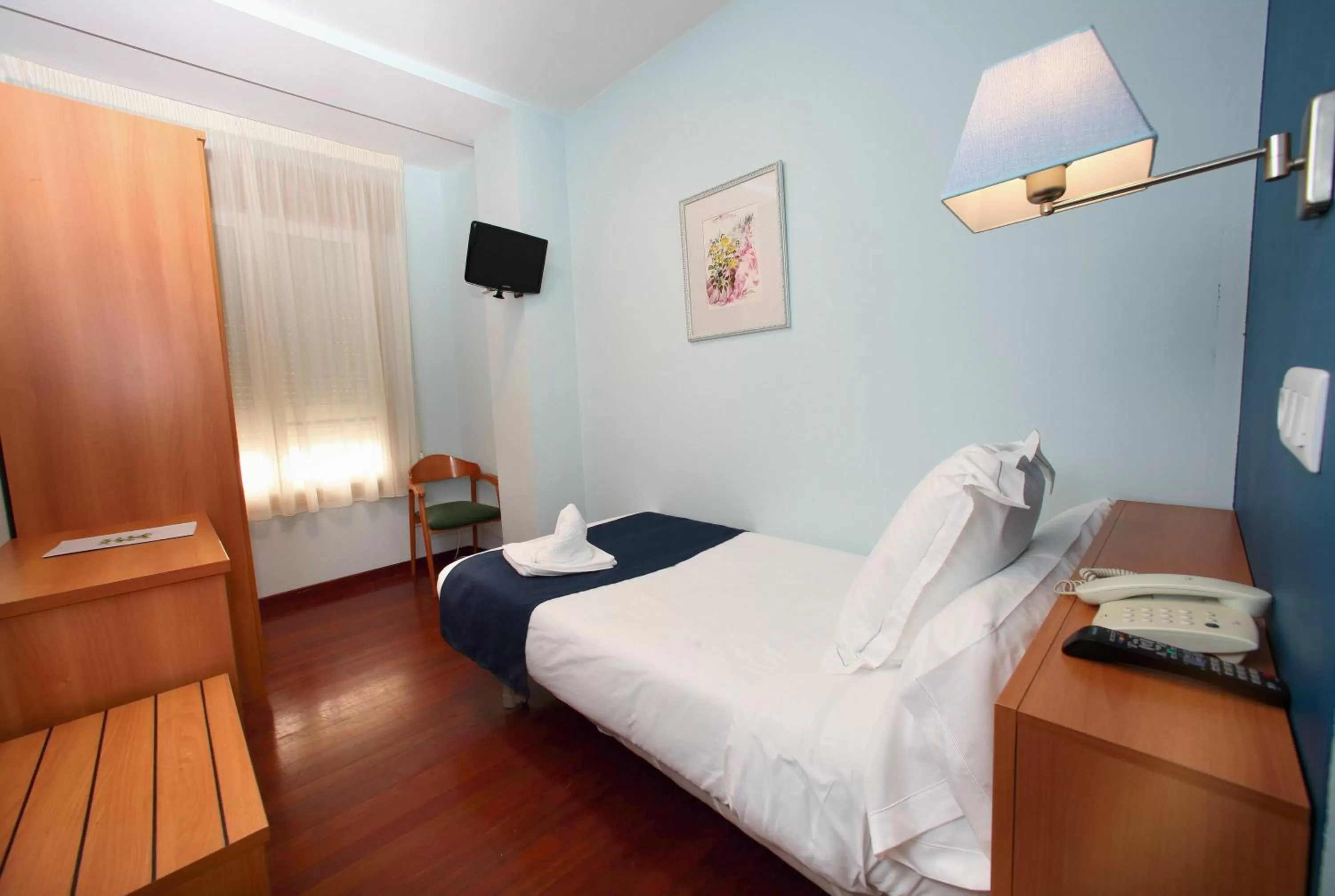 Photo of the whole room, Bed in Hotel Ribeira Sacra