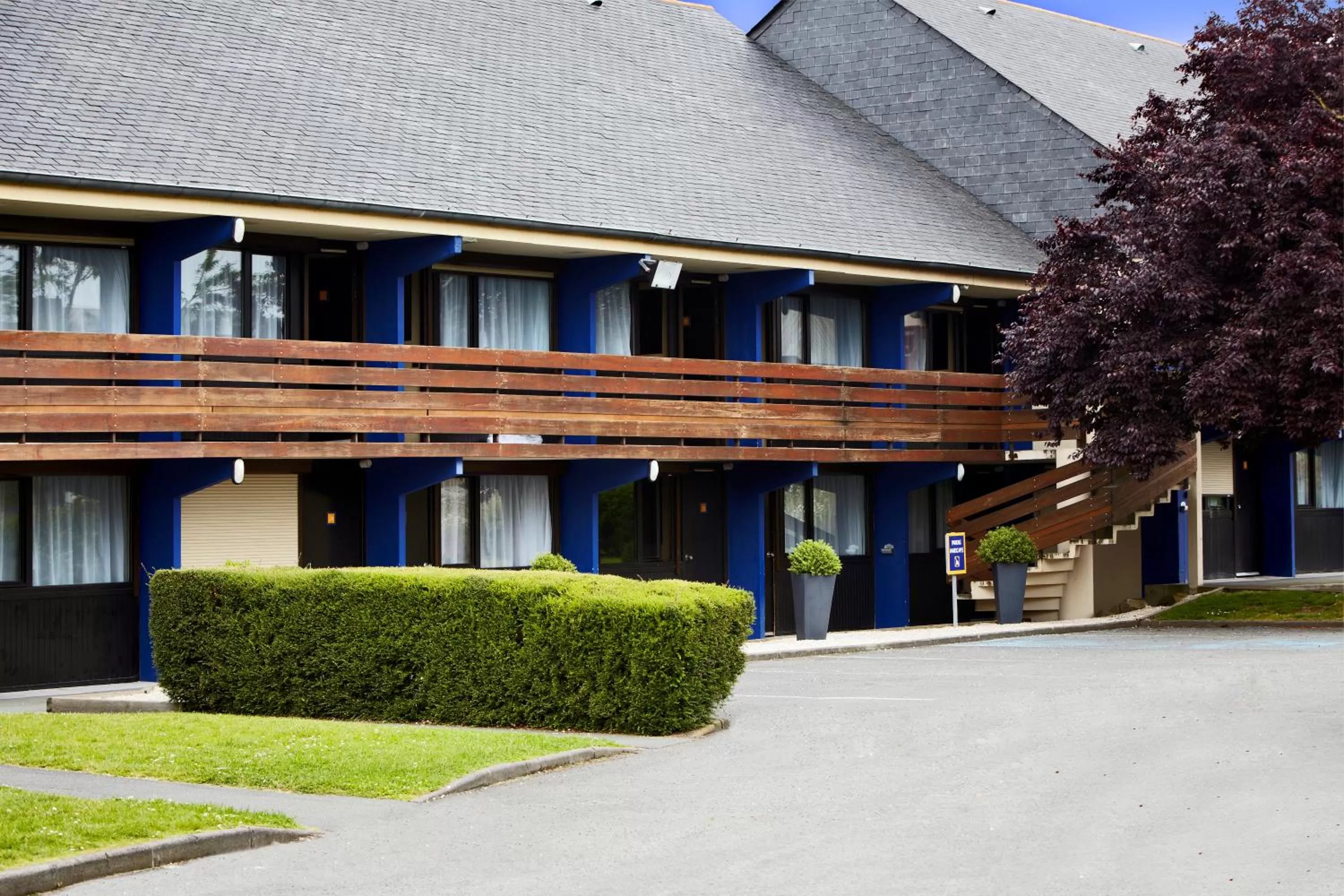 Facade/entrance in Kyriad Angers Sud Ponts-De-Cé