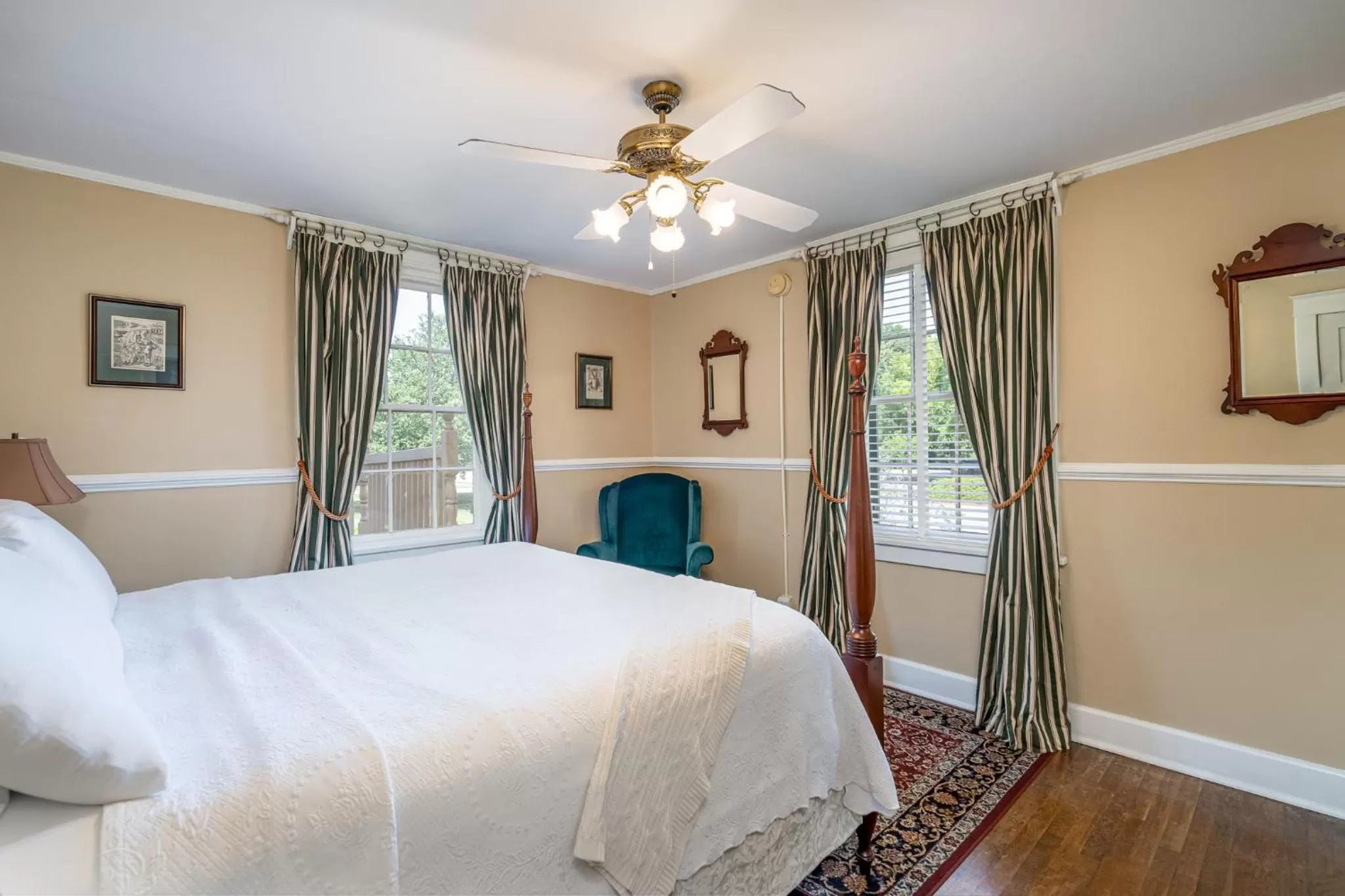 Standard King Room in Cedars of Williamsburg Bed & Breakfast