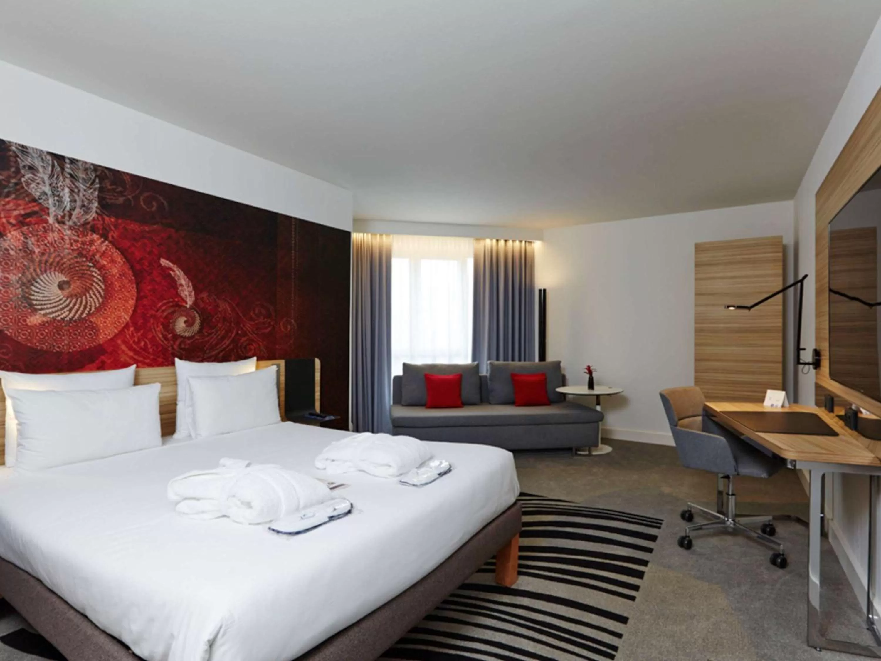 Property building, Bed in Novotel München City