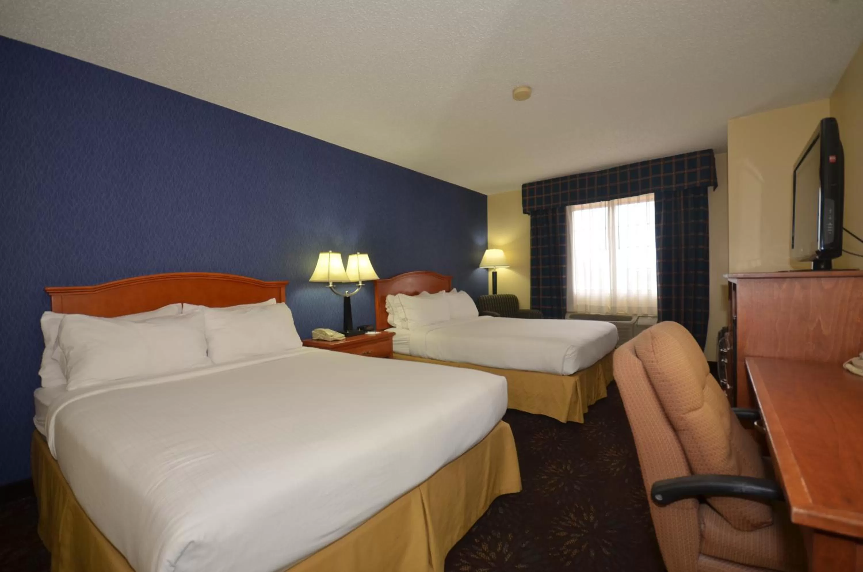Photo of the whole room, Bed in Ramada by Wyndham Santa Fe